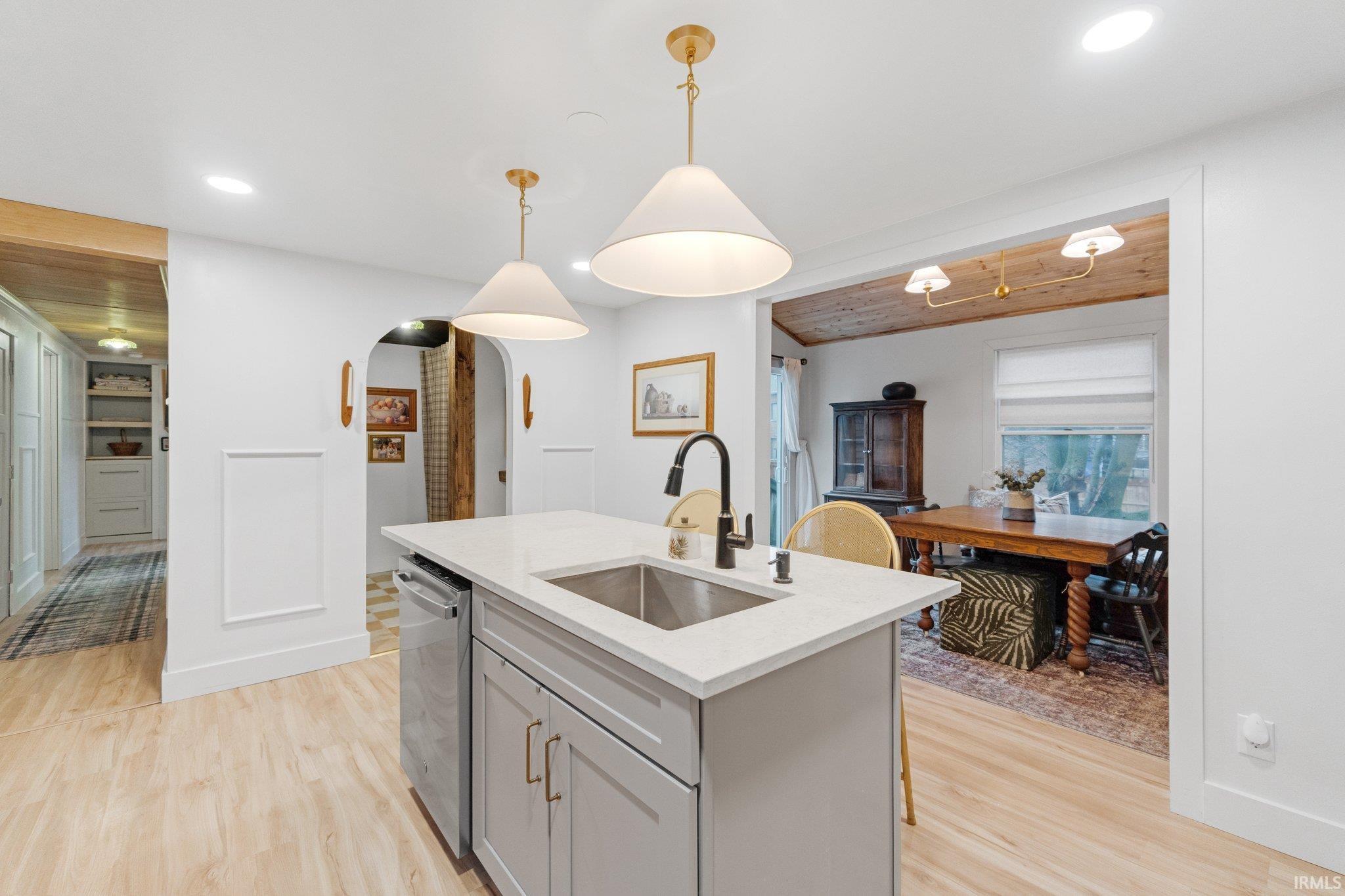 2042 S Maple Run