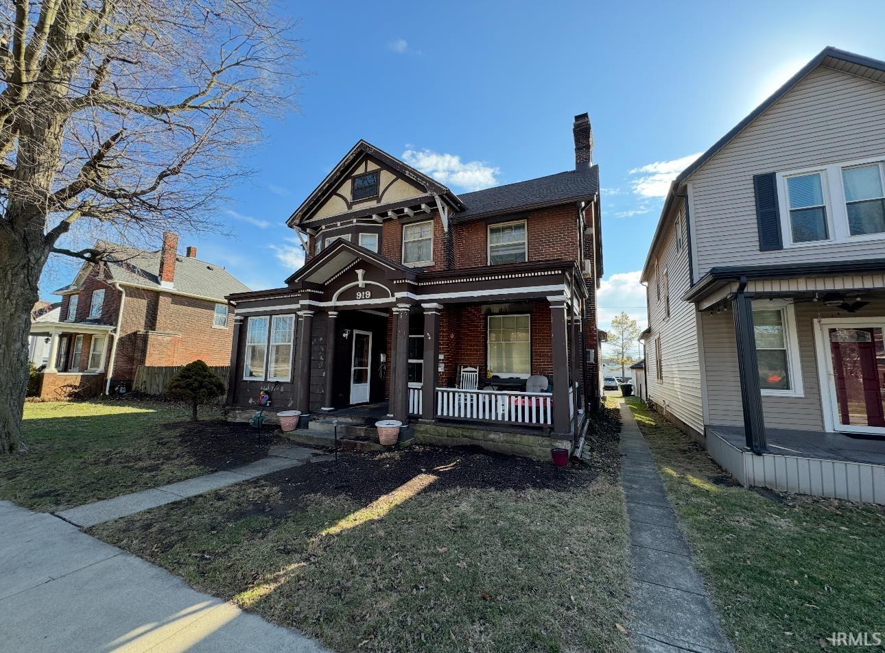 Photo 2 of 919 Parkview Avenue