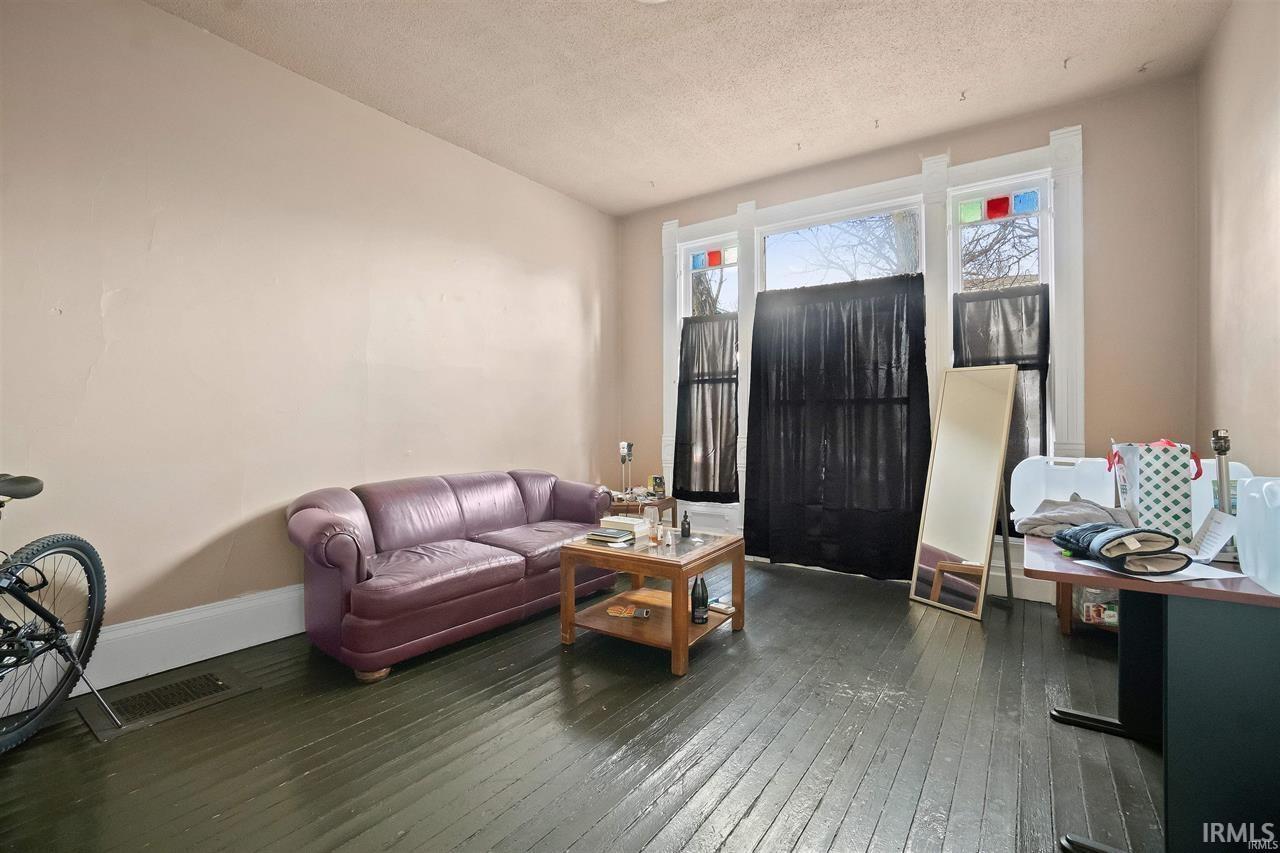 Photo 2 of 2411 Fox Avenue