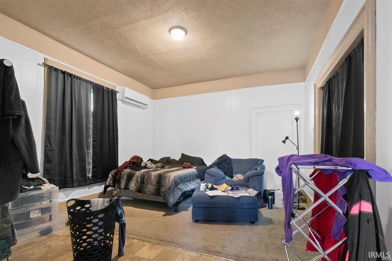 Photo 3 of 2411 Fox Avenue