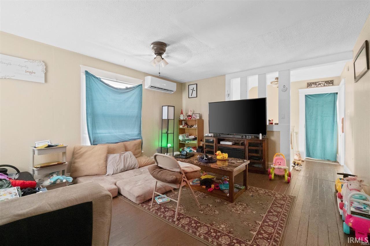 Photo 6 of 2411 Fox Avenue