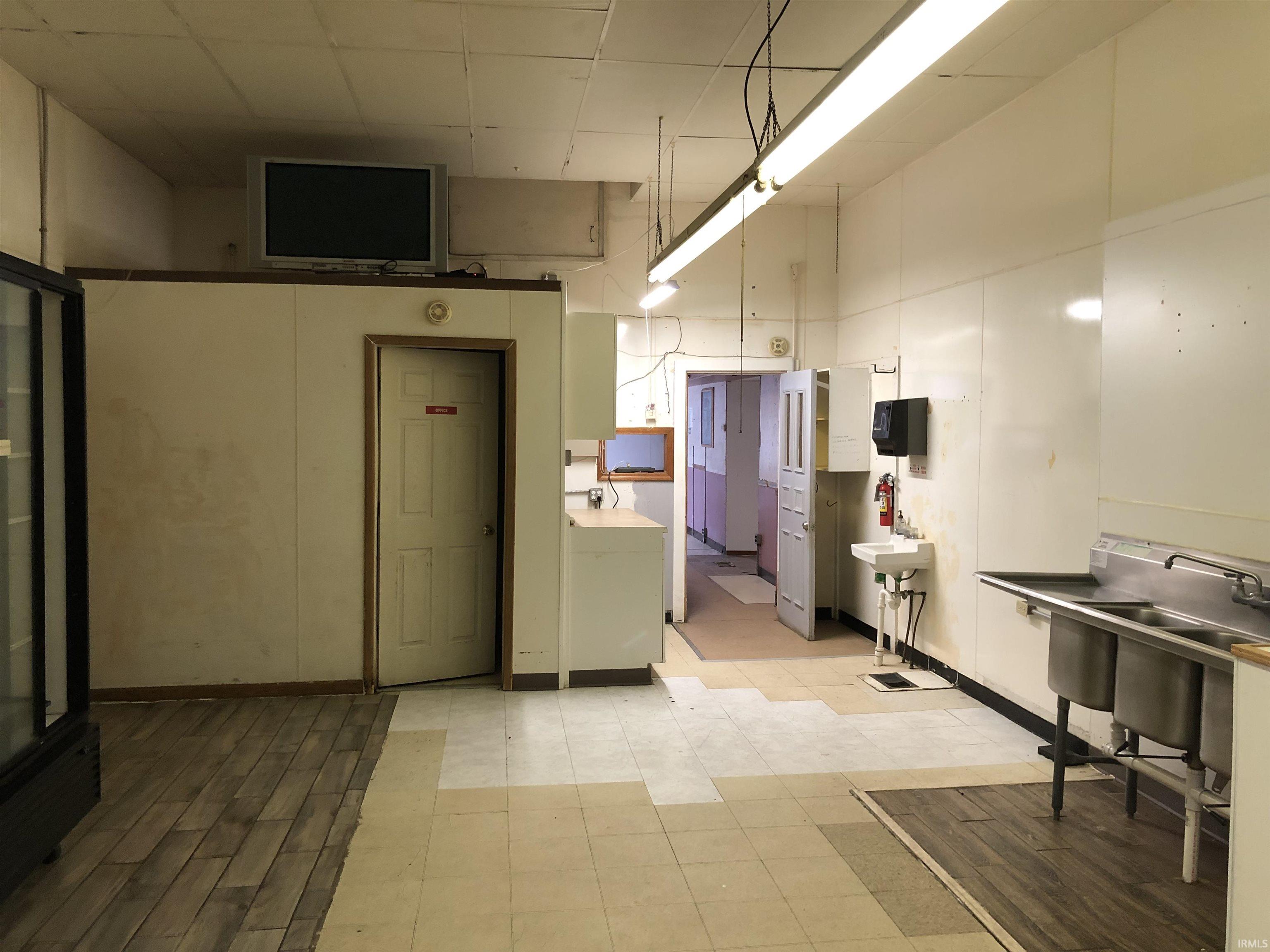 Photo 5 of 202 E Indiana Avenue