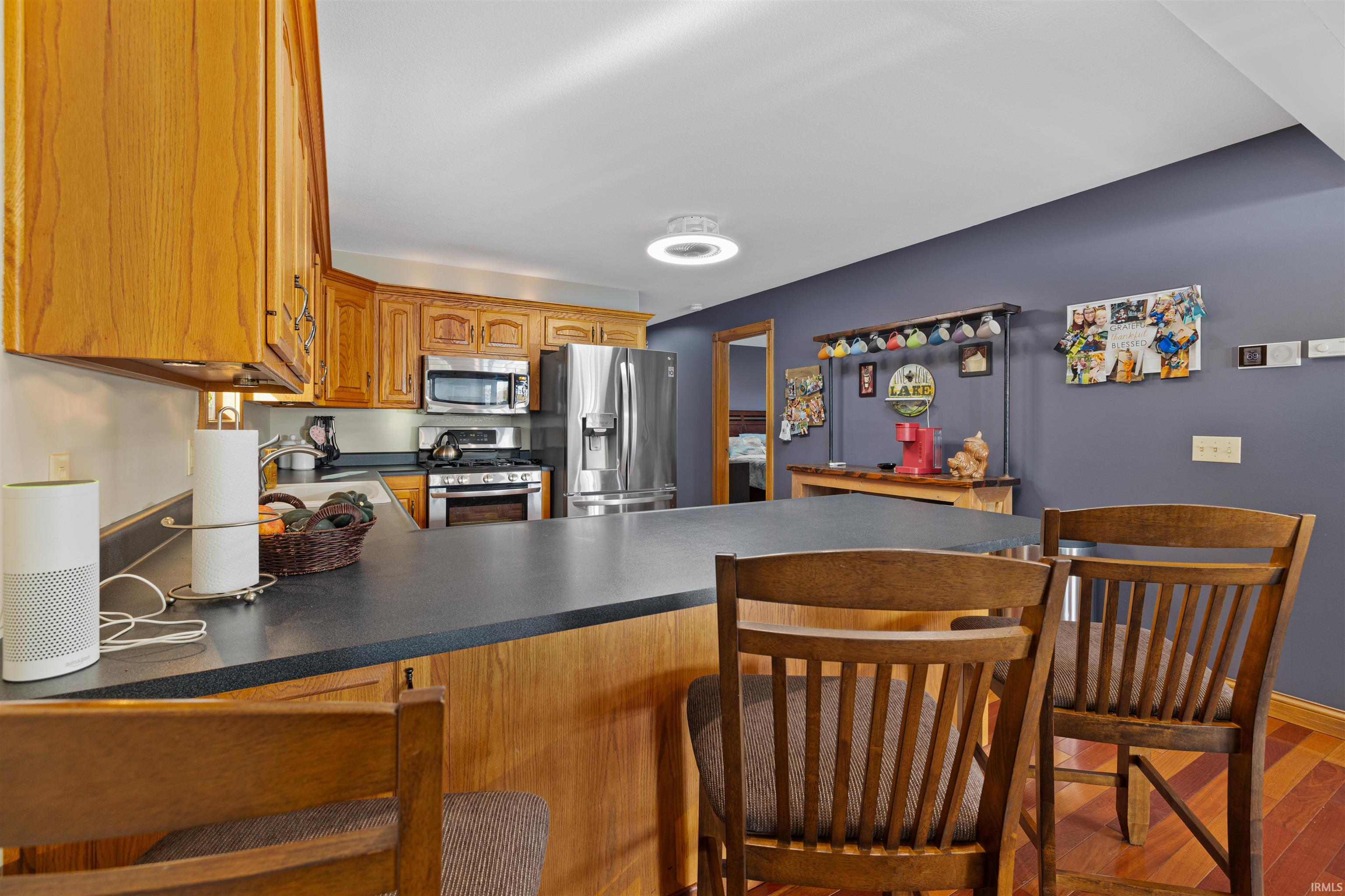 Photo 3 of 5552 N Willow Avenue