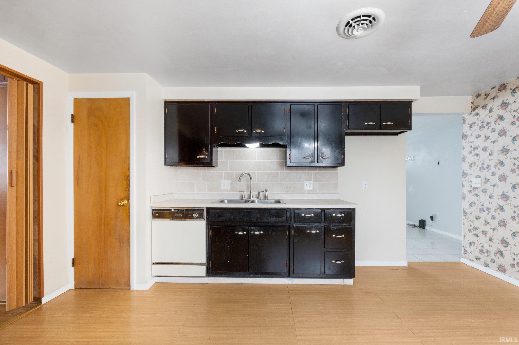 Photo 13 of 3212 Clermont Avenue