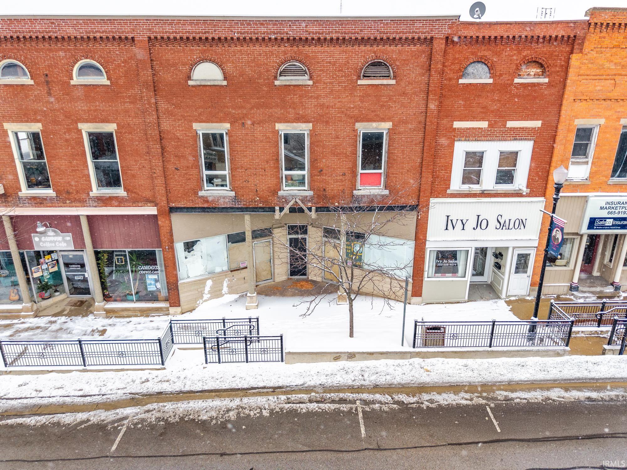 Photo 11 of 214 W Maumee Street
