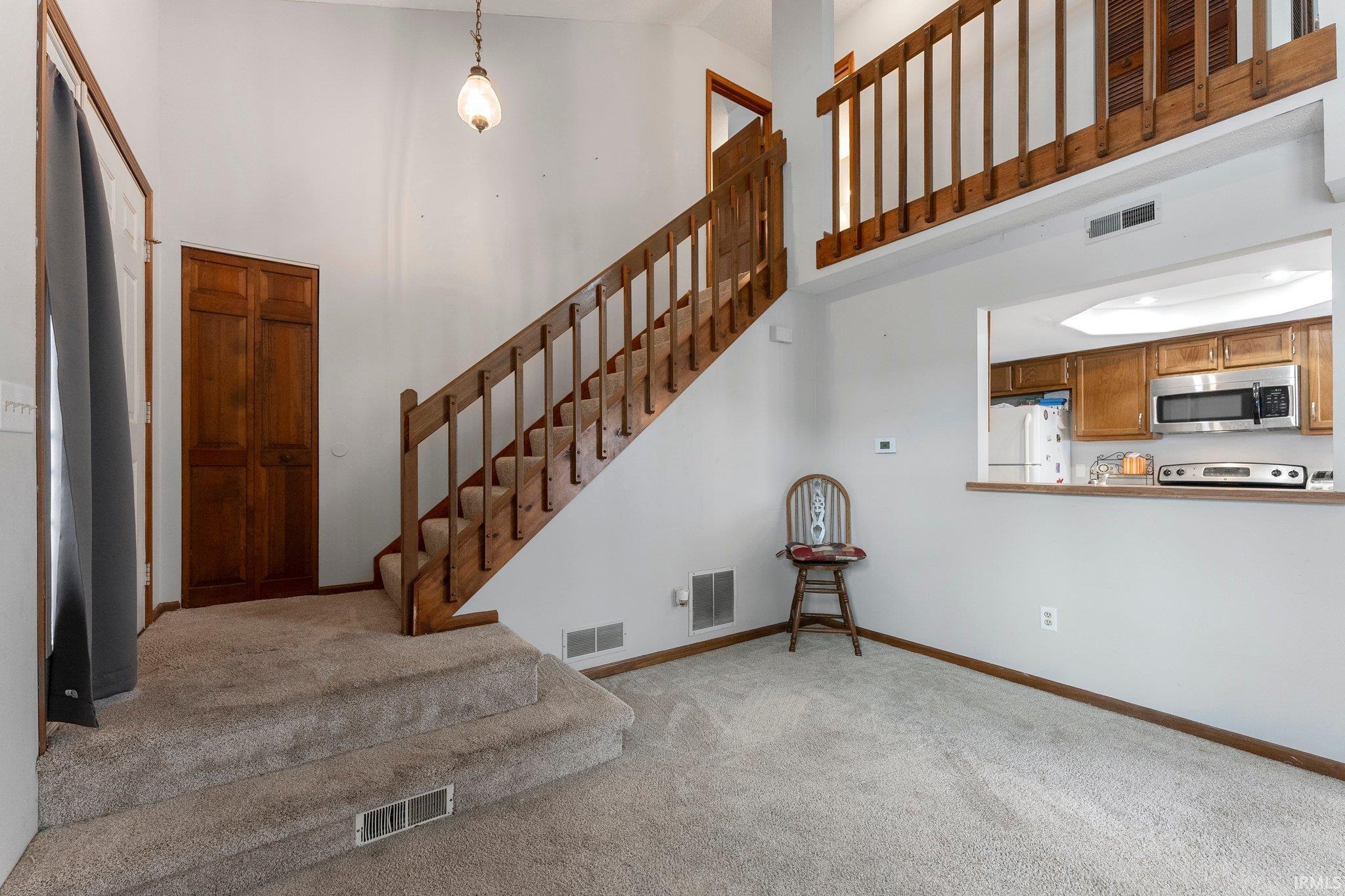 Photo 3 of 4940 Pinebrook Drive