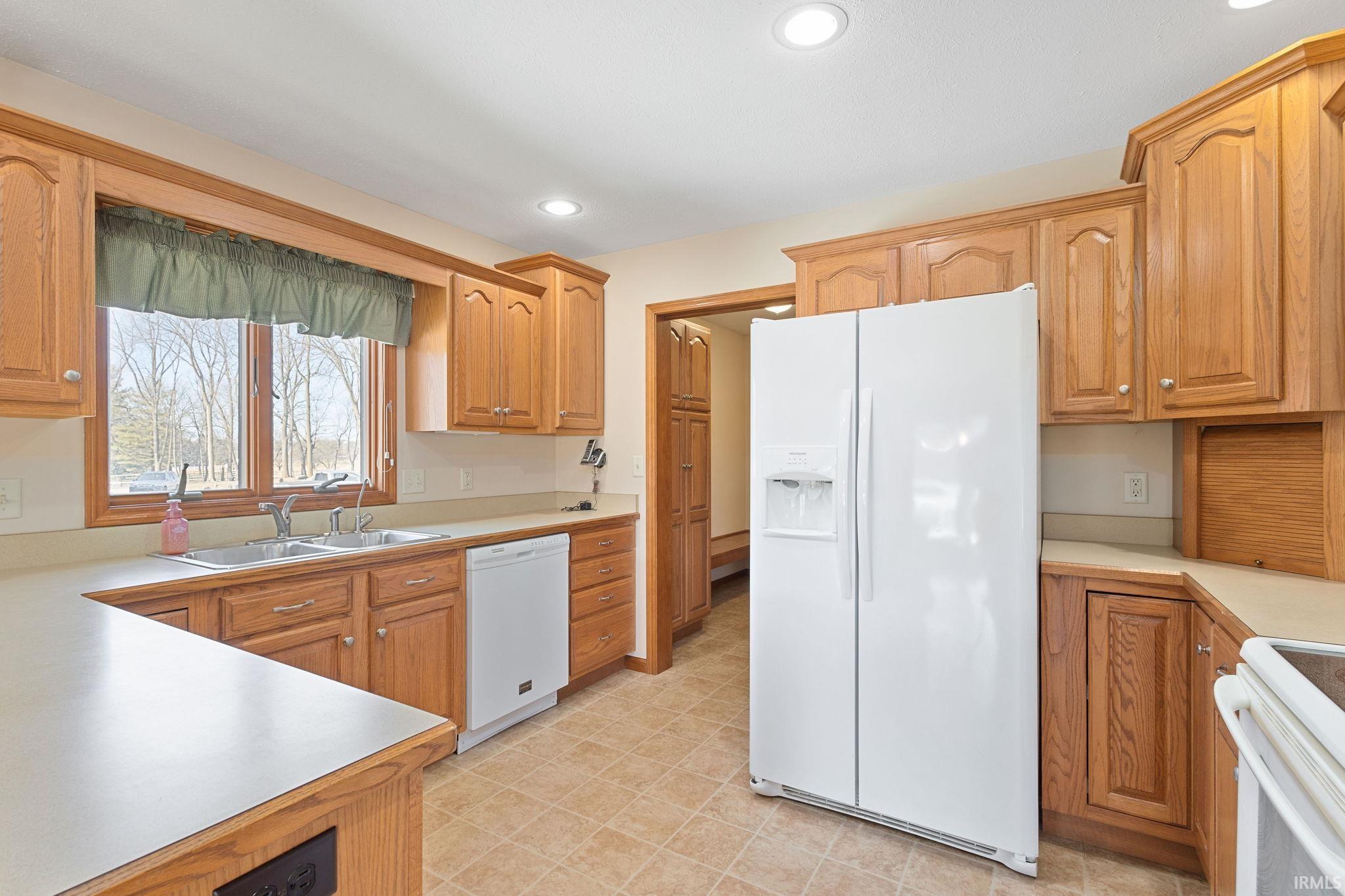Photo 4 of 15608 County Road 18