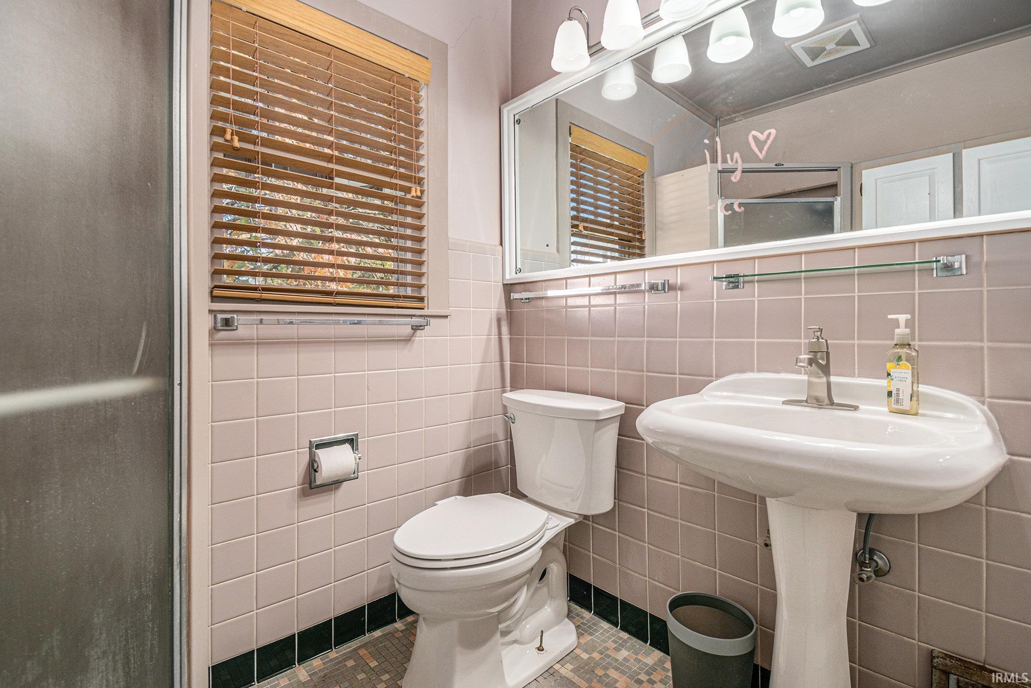 Photo 12 of 915 E Beardsley Avenue