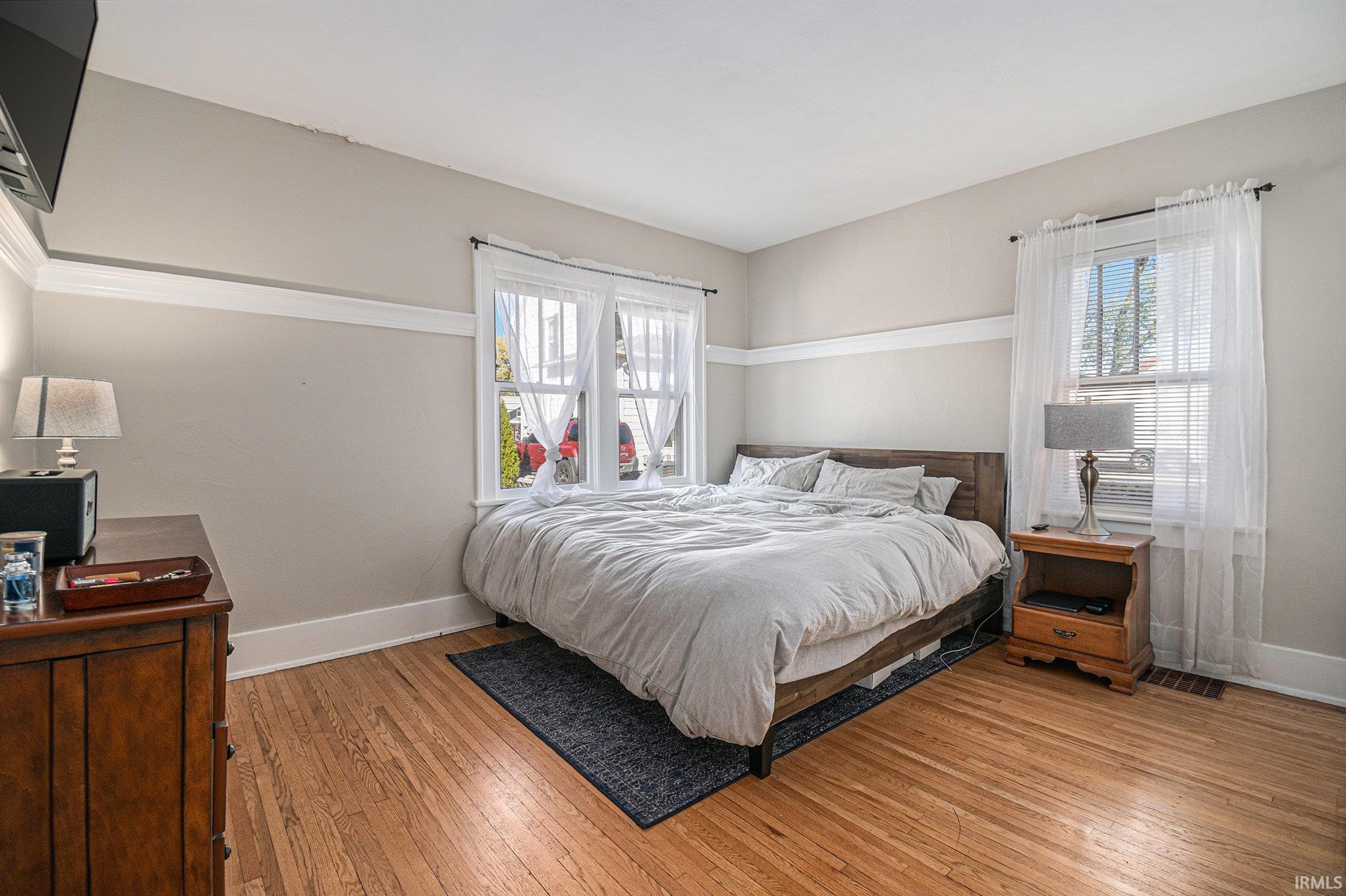 Photo 13 of 915 E Beardsley Avenue