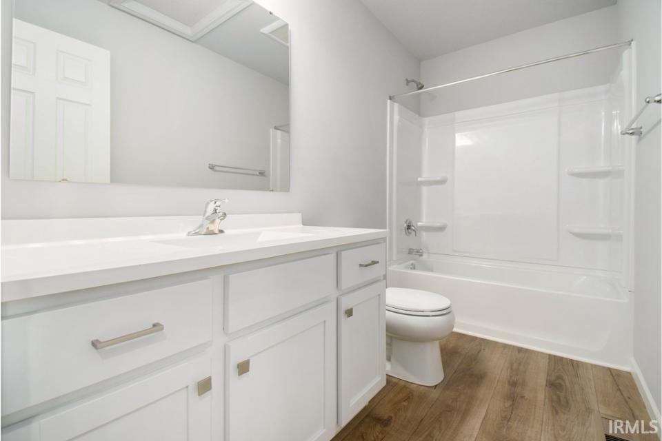 Second floor full bath with tub/shower combo