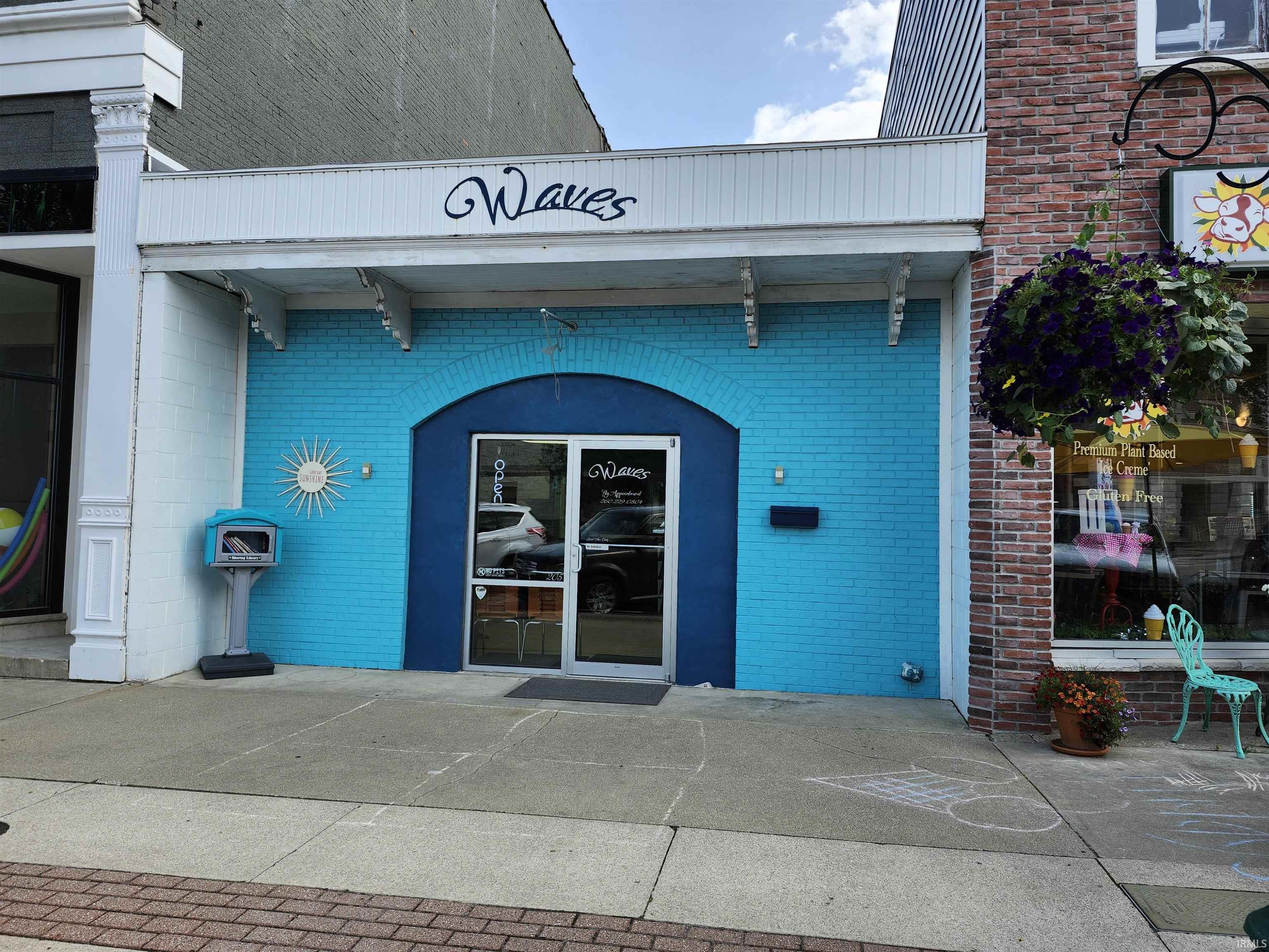 205 W Van Buren Street