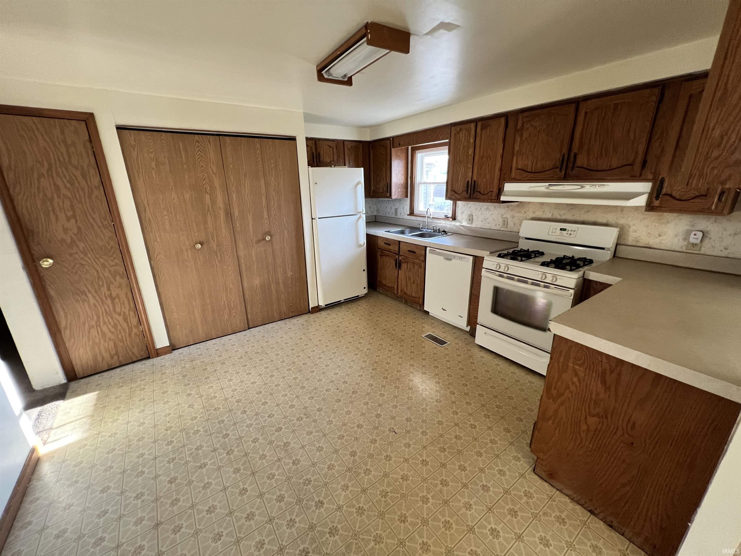 Photo 6 of 311 N Hickory Street