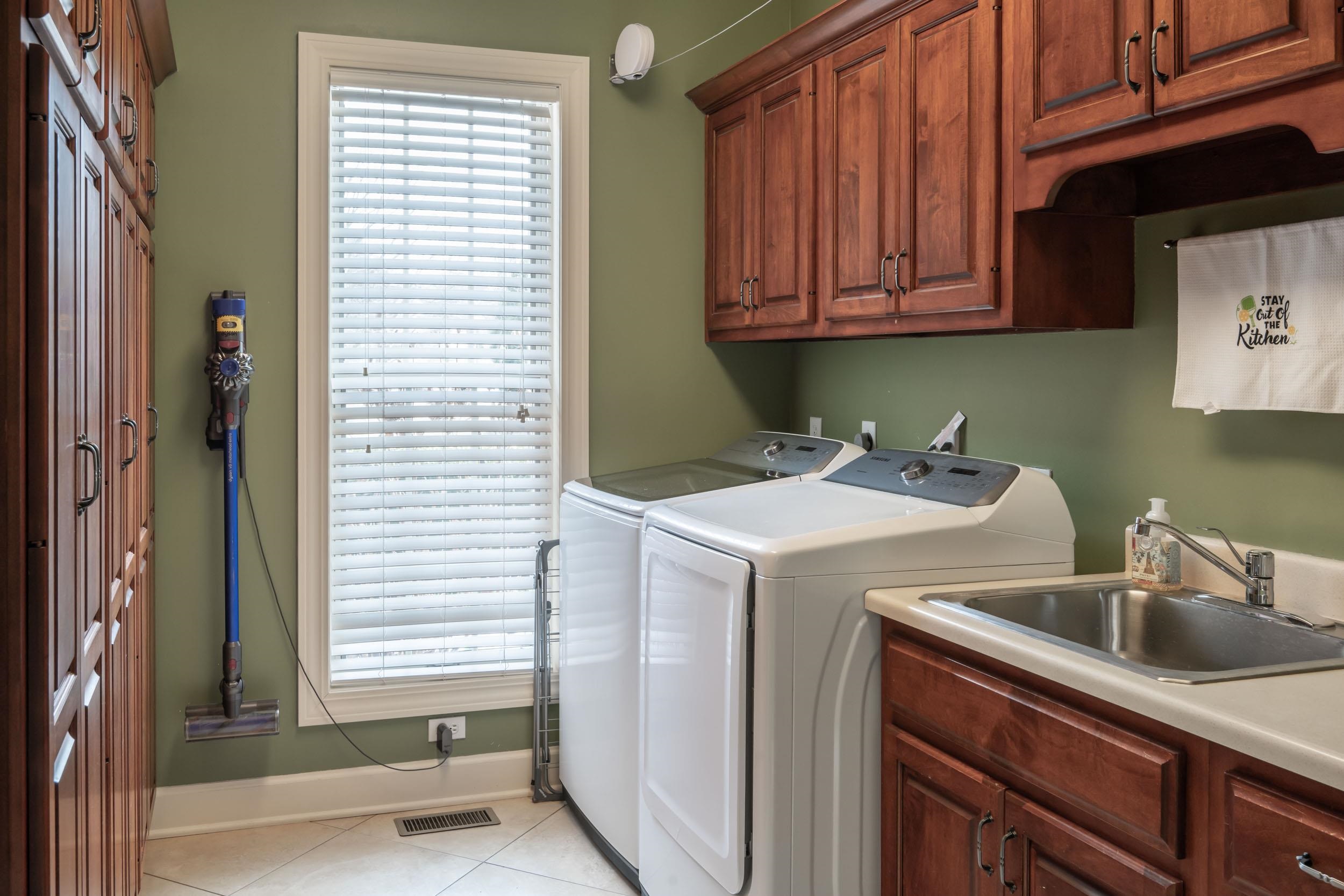 Photo 14 of 1410 Turnberry Lane