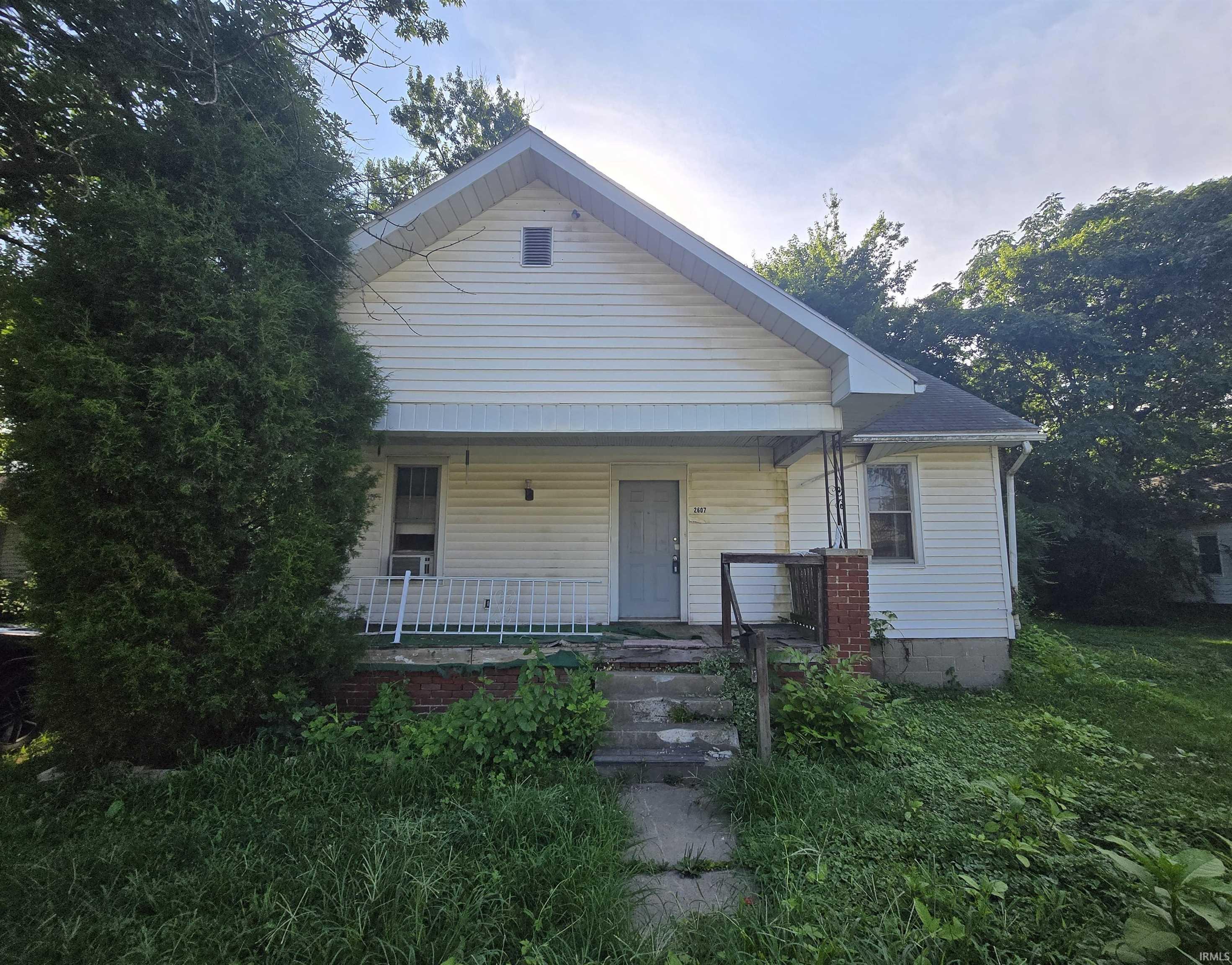 Homes for sale in Evansville, IN | 2607 S Rotherwood Ave, Evansville, IN 47714 | MLS# 202506564