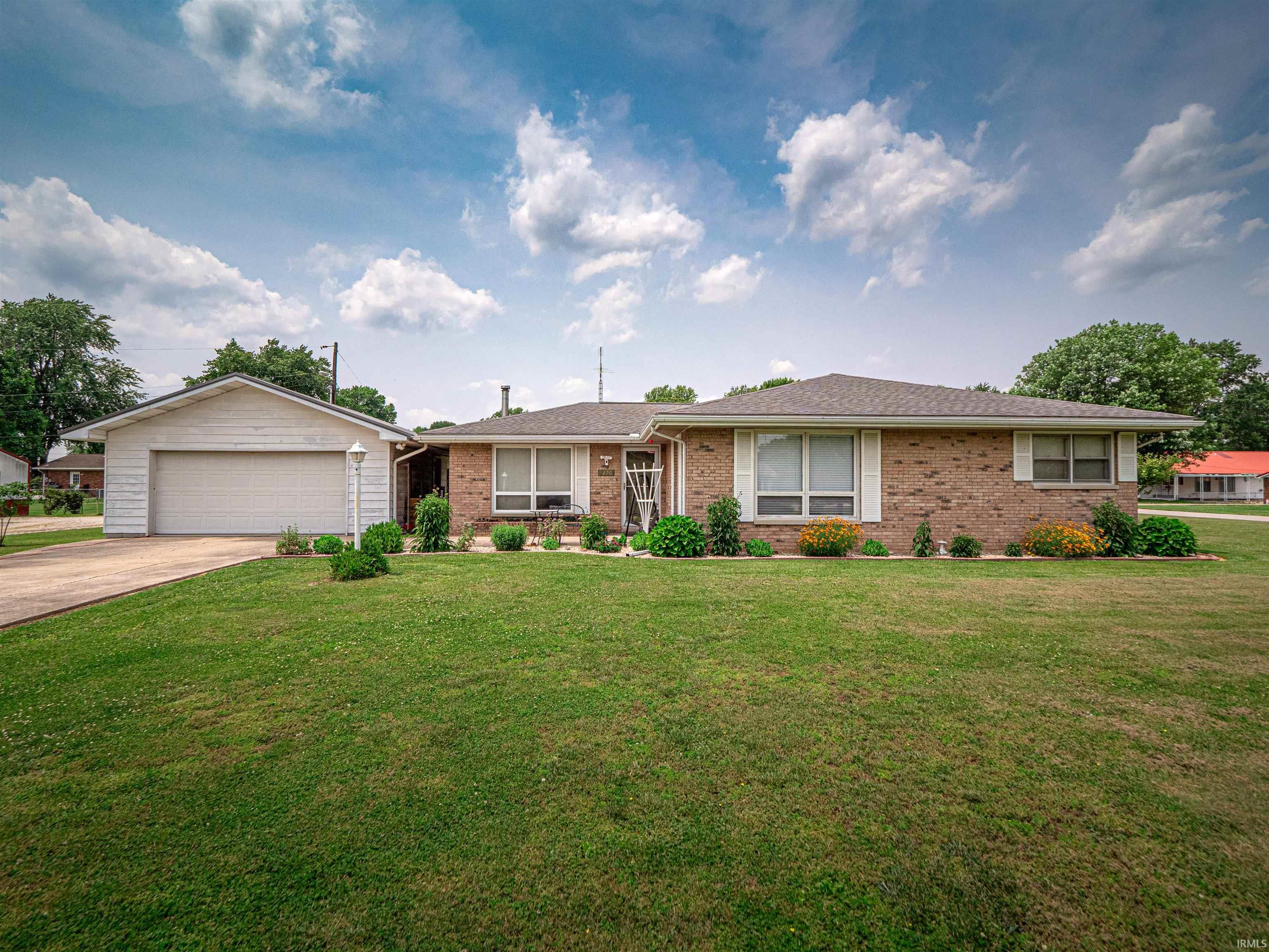 Homes for sale in Petersburg, IN | 1220 N Meadowbrook Ln, Petersburg, IN 47567 | MLS# 202506692