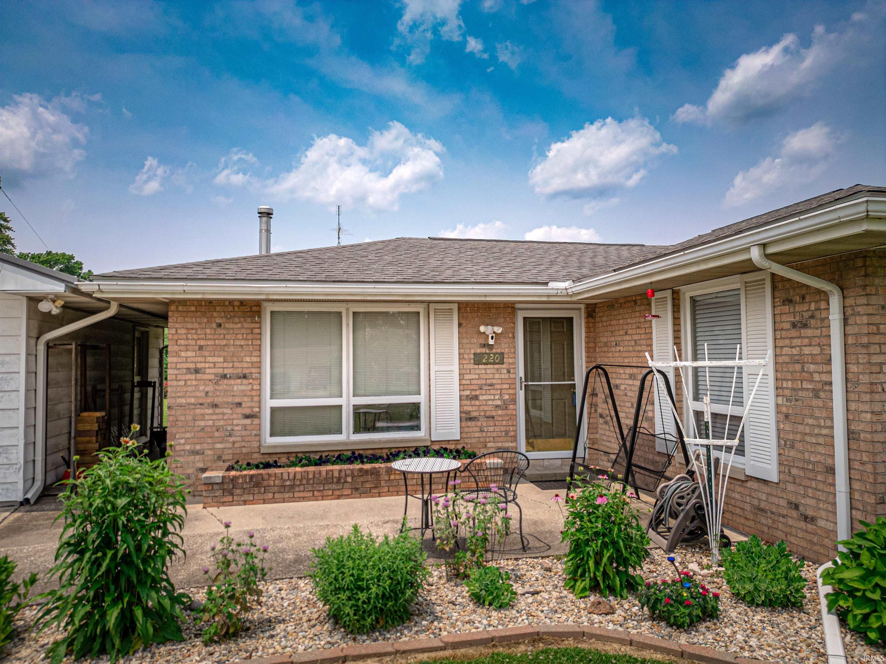 Homes for sale in Petersburg, IN | 1220 N Meadowbrook Ln, Petersburg, IN 47567 | MLS# 202506692