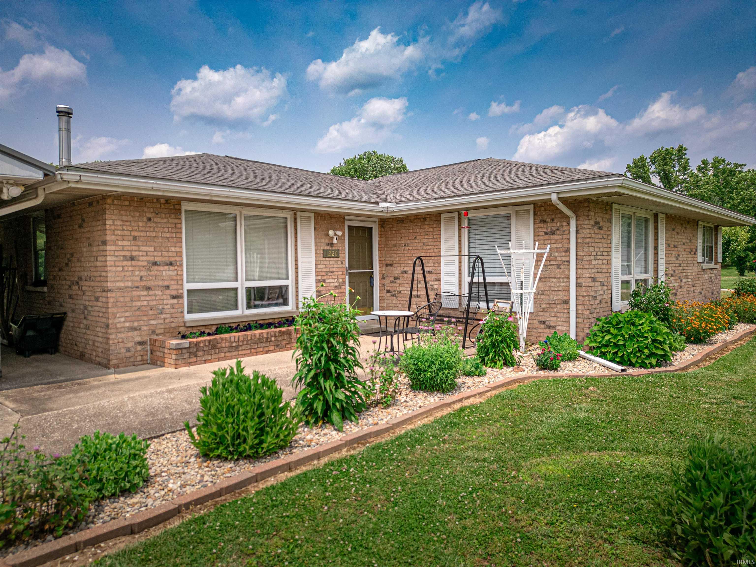 Homes for sale in Petersburg, IN | 1220 N Meadowbrook Ln, Petersburg, IN 47567 | MLS# 202506692