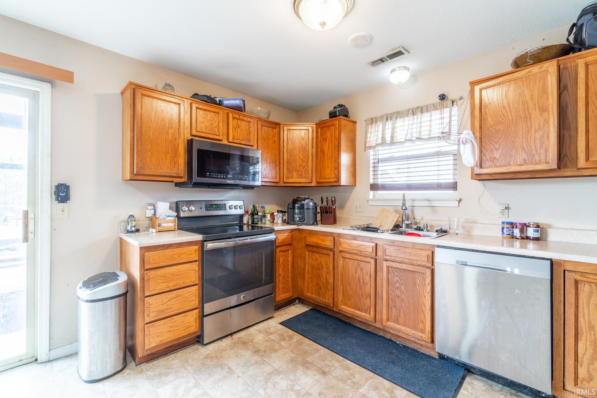 Photo 8 of 3827 Kingsbrook Way