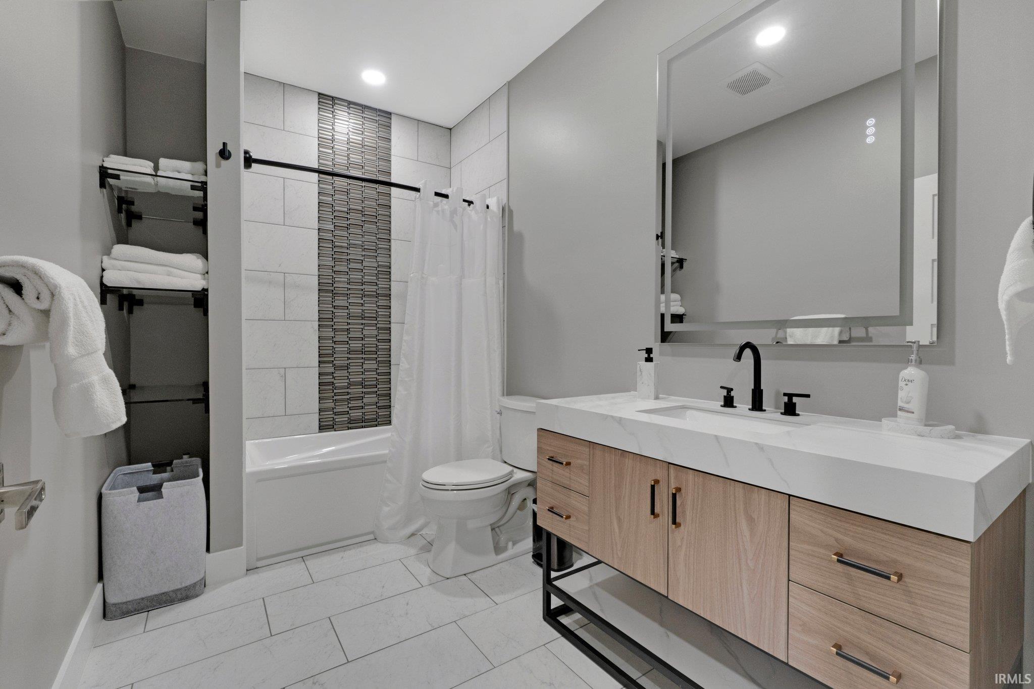 Photo 9 of 520 Lavina Street