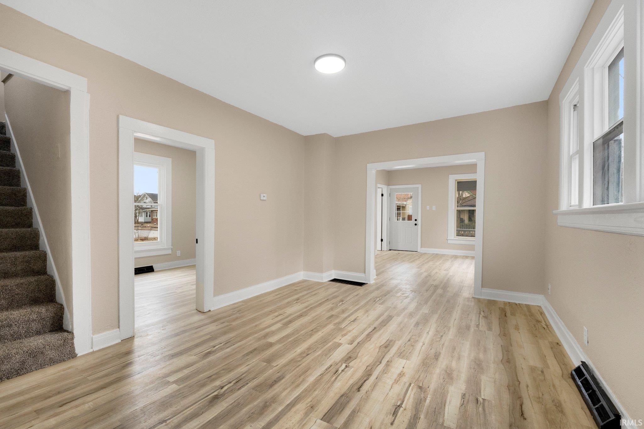 Photo 11 of 607 Kinsmoor Avenue
