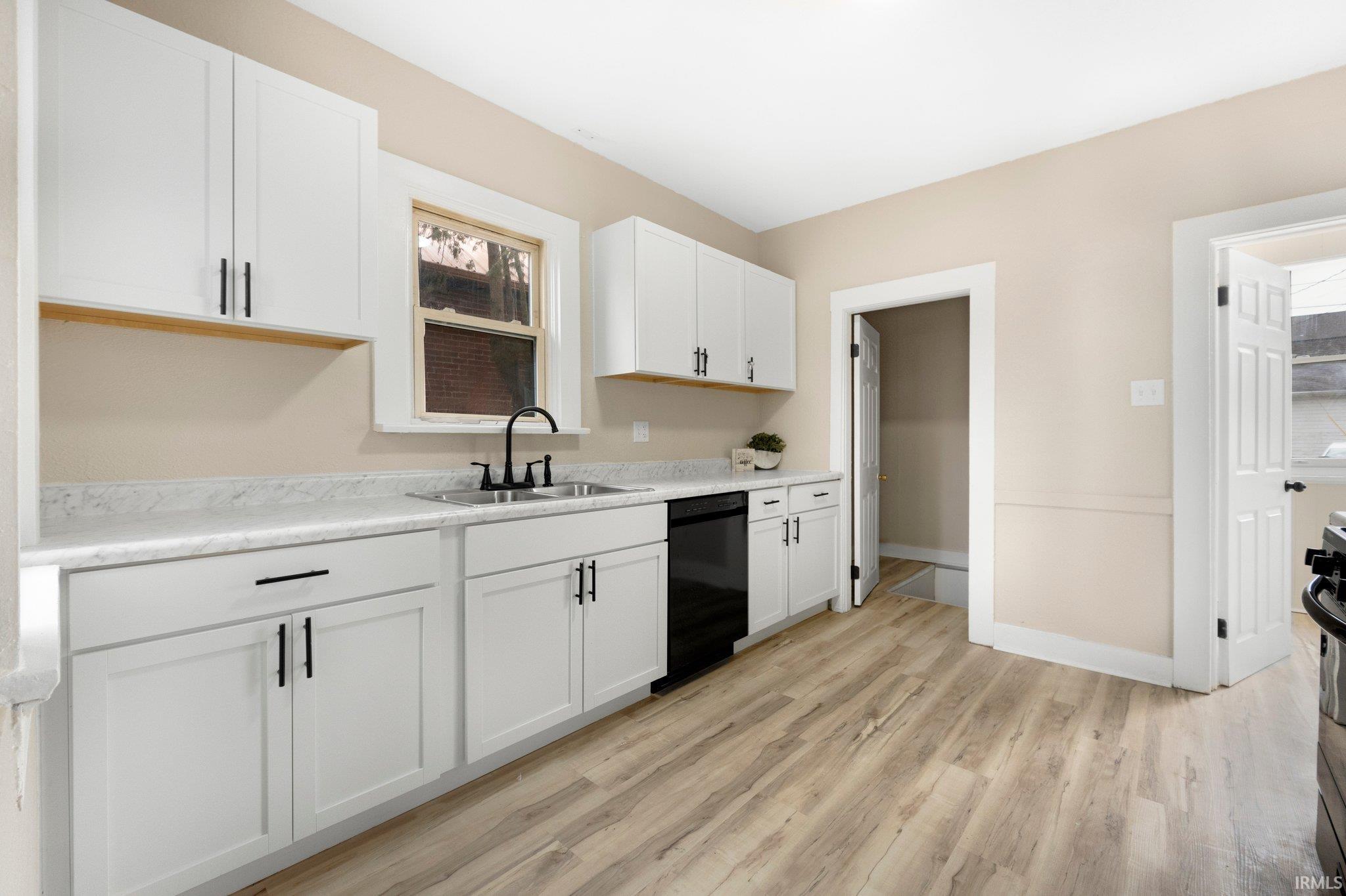 Photo 14 of 607 Kinsmoor Avenue