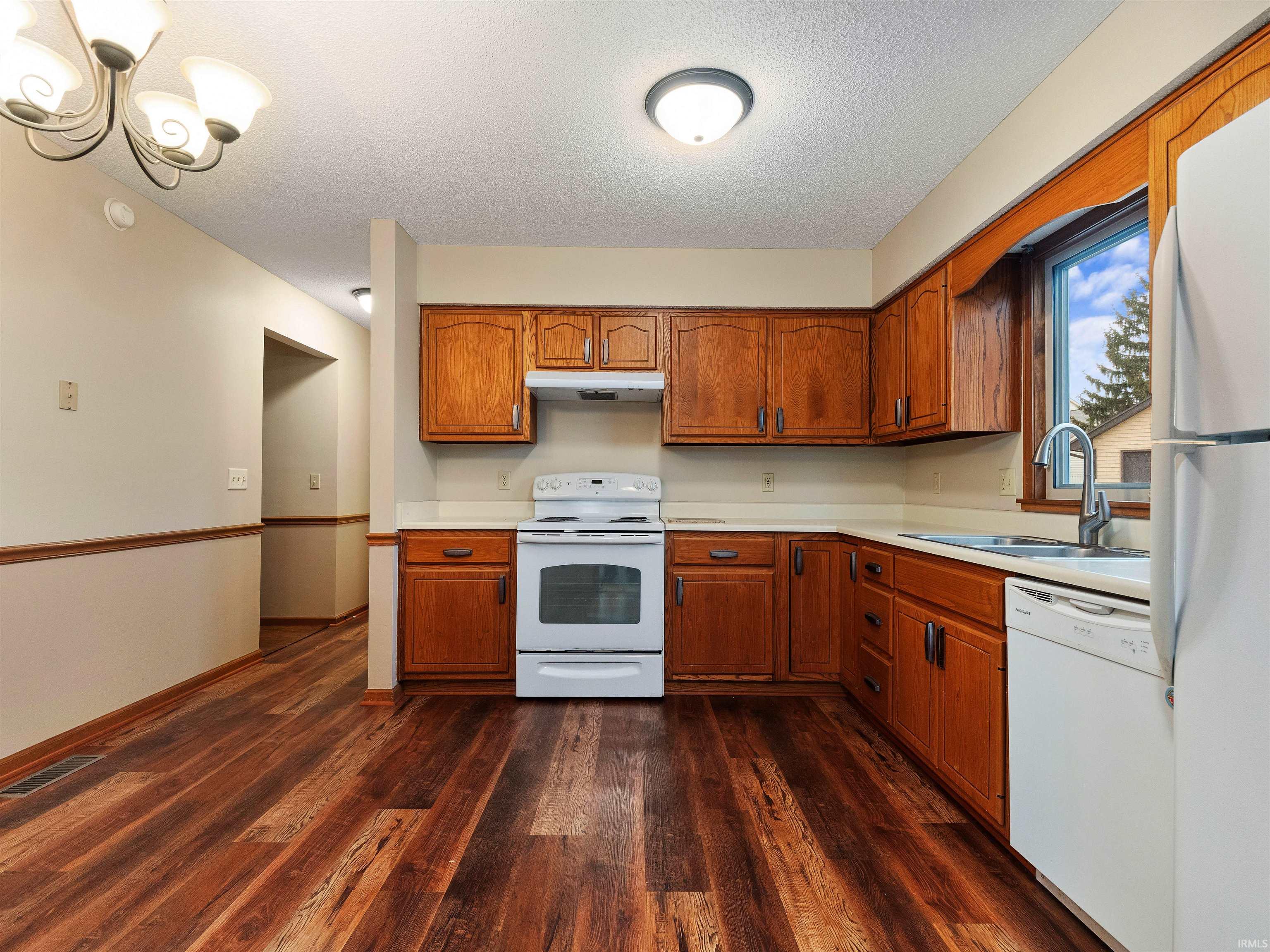 Photo 8 of 8907 Sunburst Lane