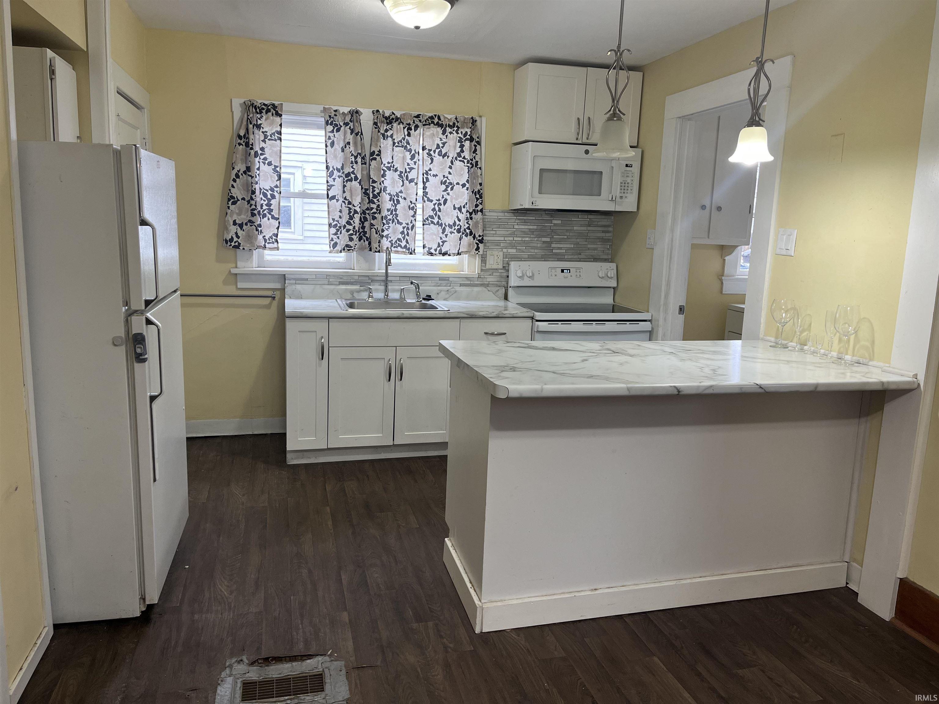 Photo 1 of 332 W Darrow Avenue