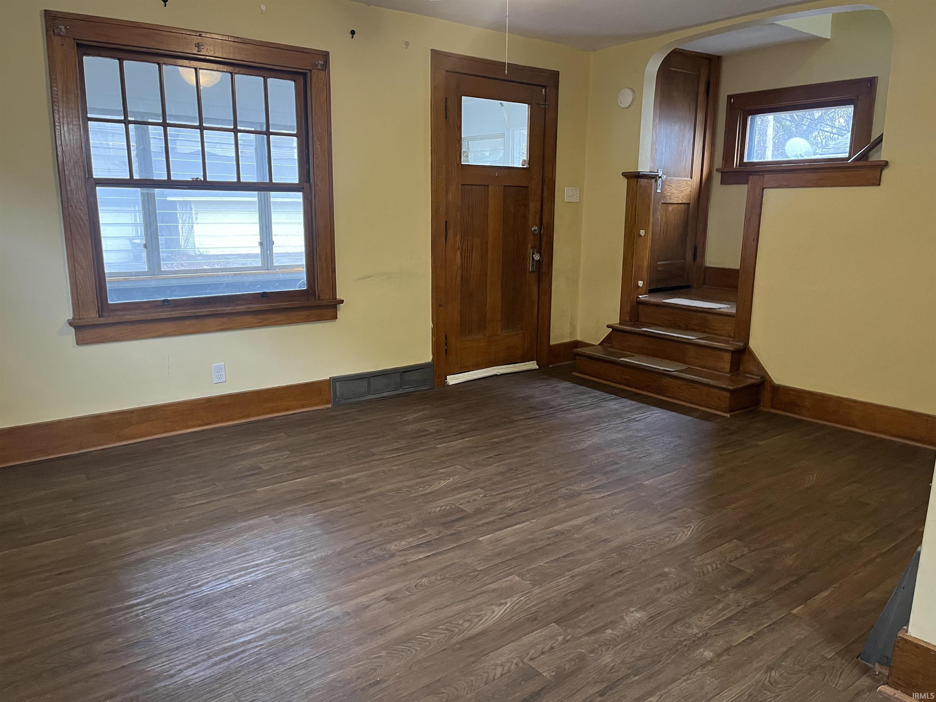 Photo 2 of 332 W Darrow Avenue