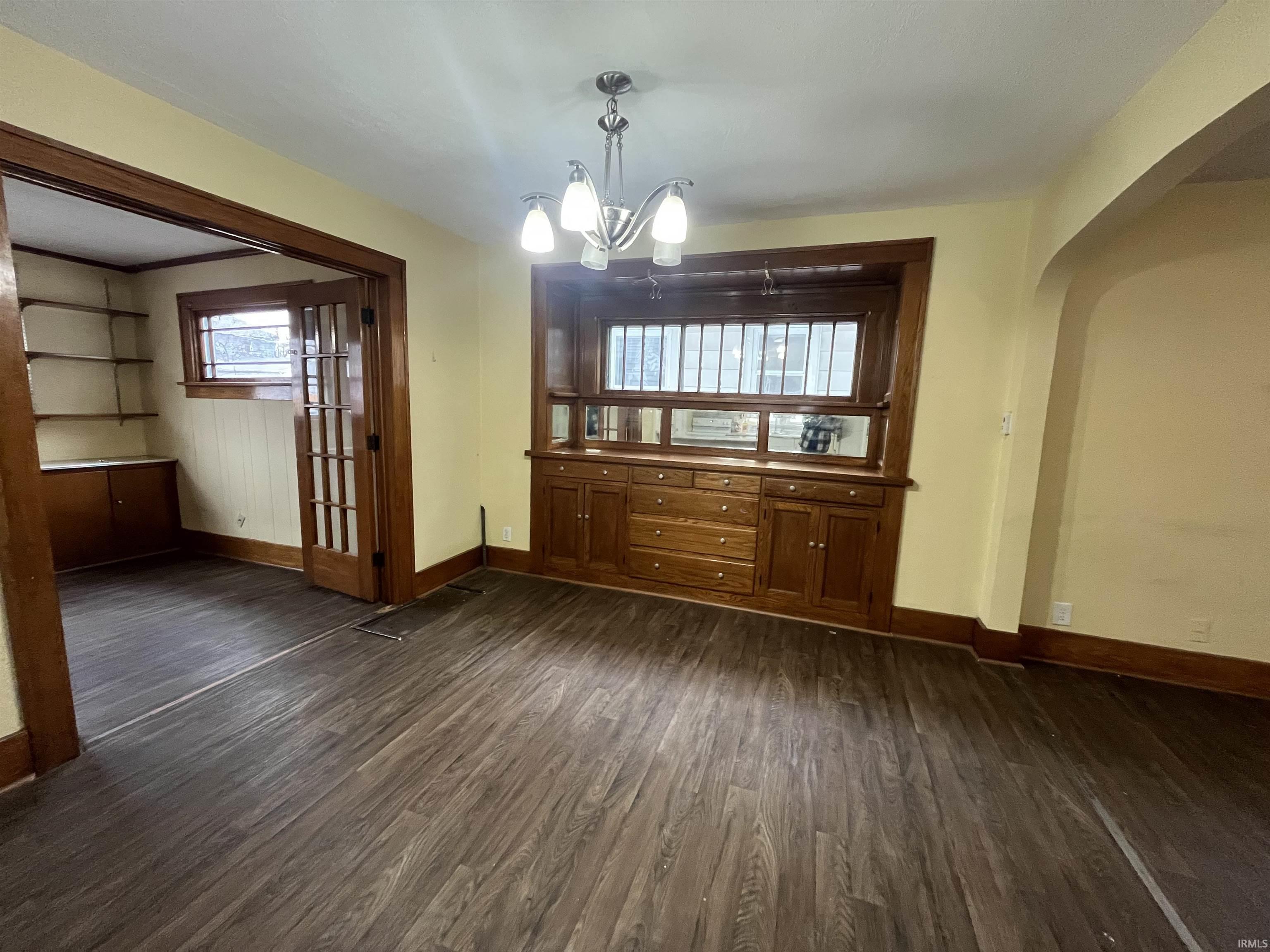 Photo 3 of 332 W Darrow Avenue