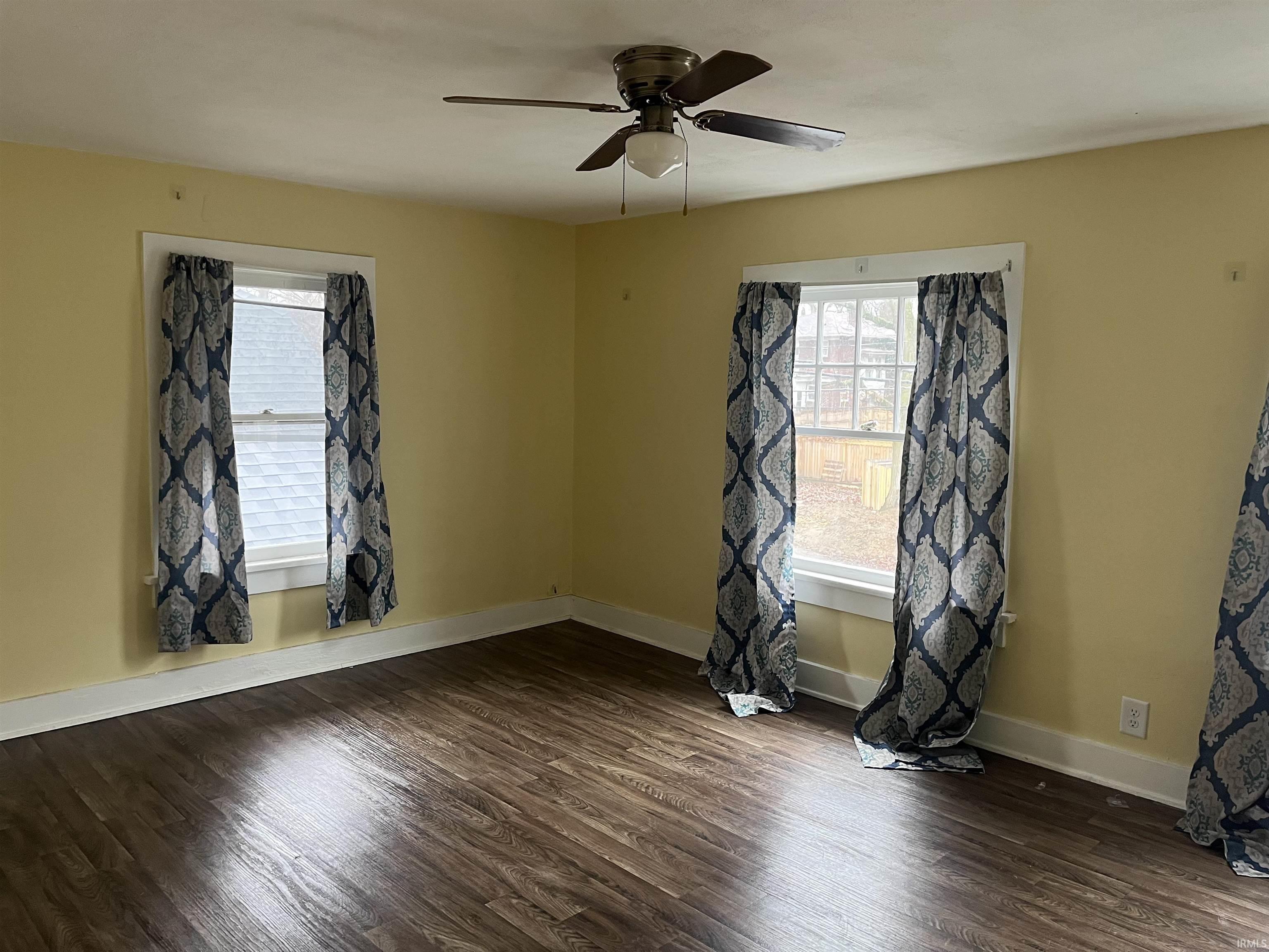 Photo 5 of 332 W Darrow Avenue
