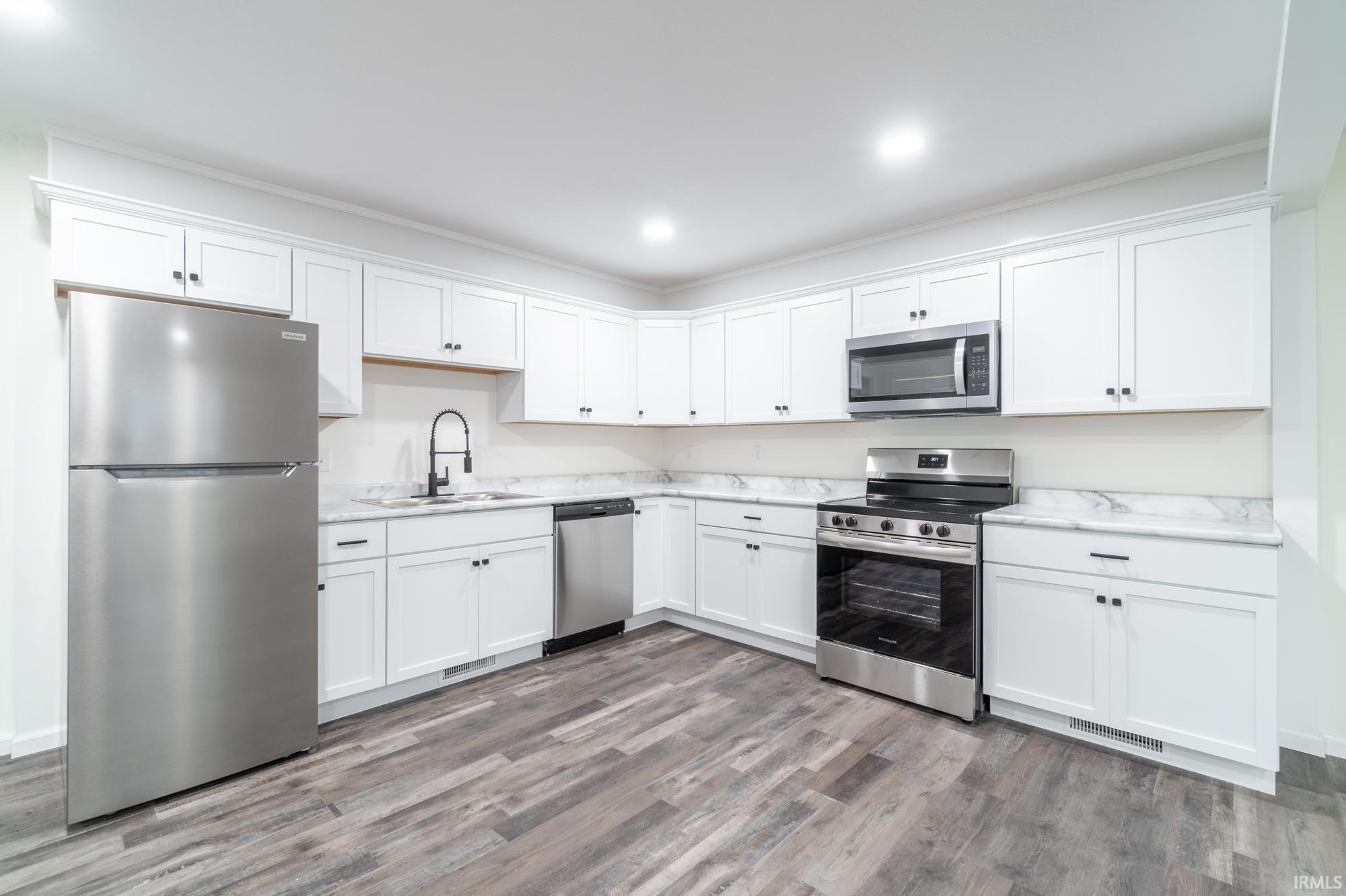 Photo 4 of 2501 Hazelwood Avenue