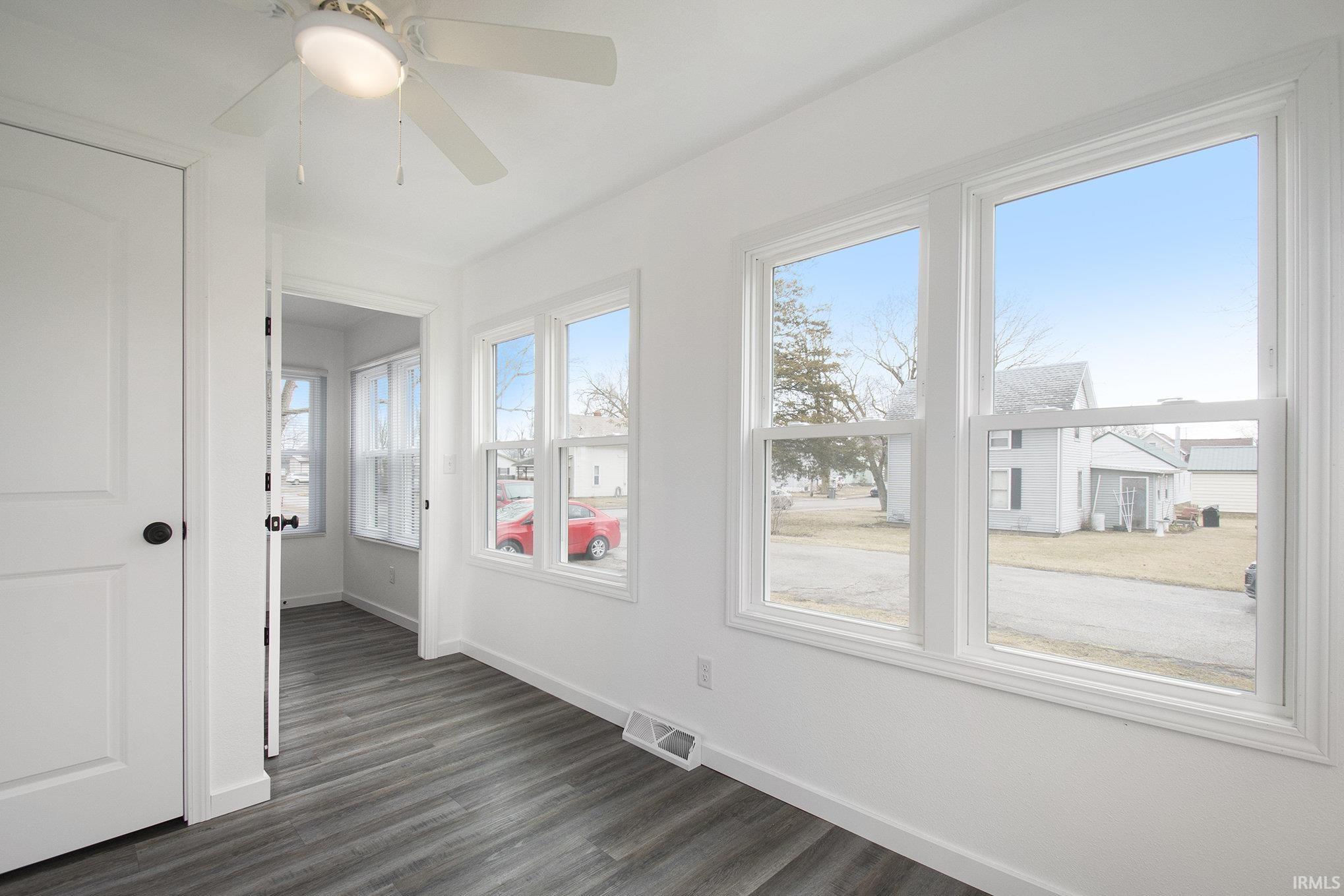 Photo 10 of 204 Metzler Avenue