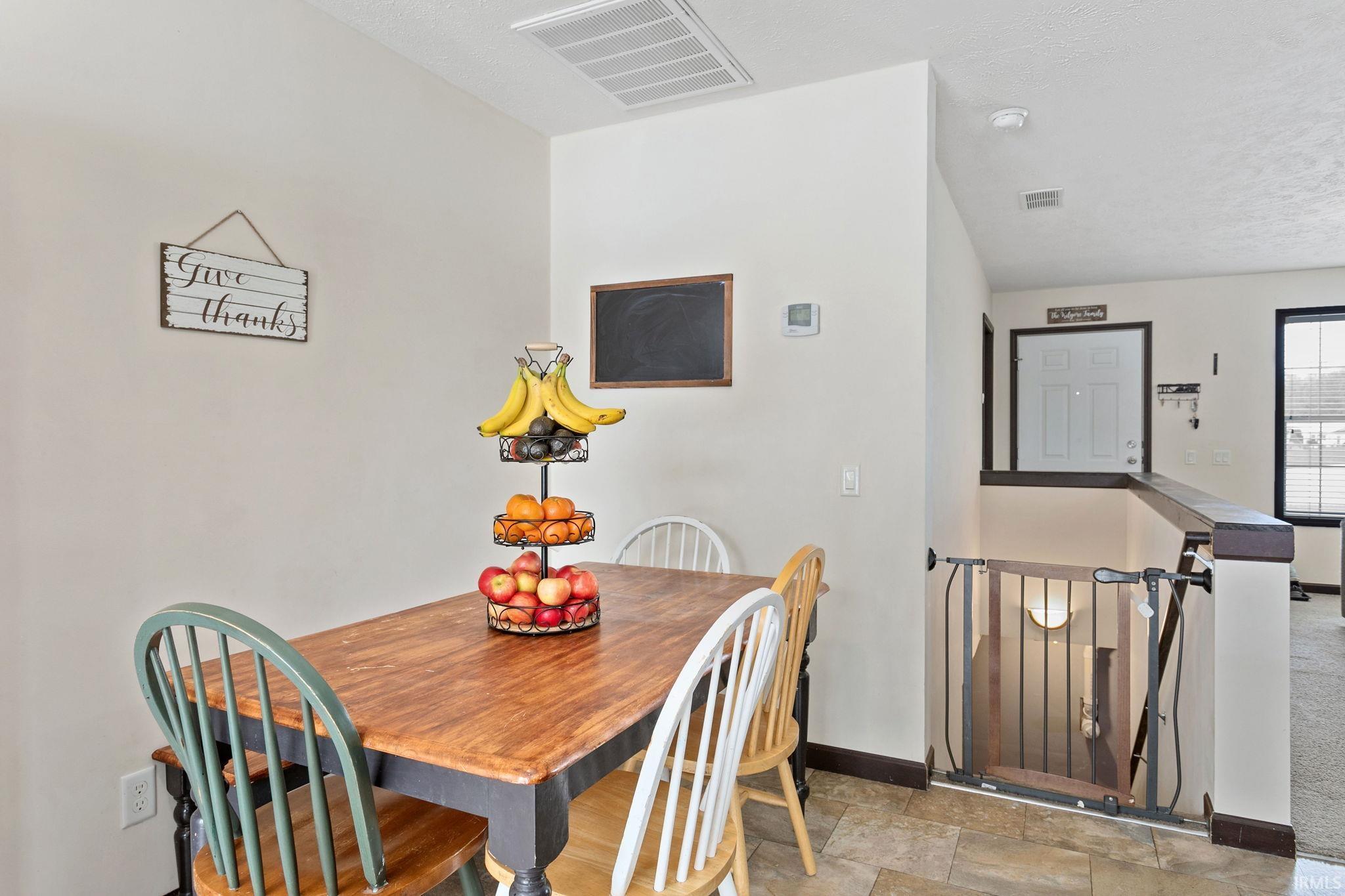 Photo 6 of 802 Swan Street