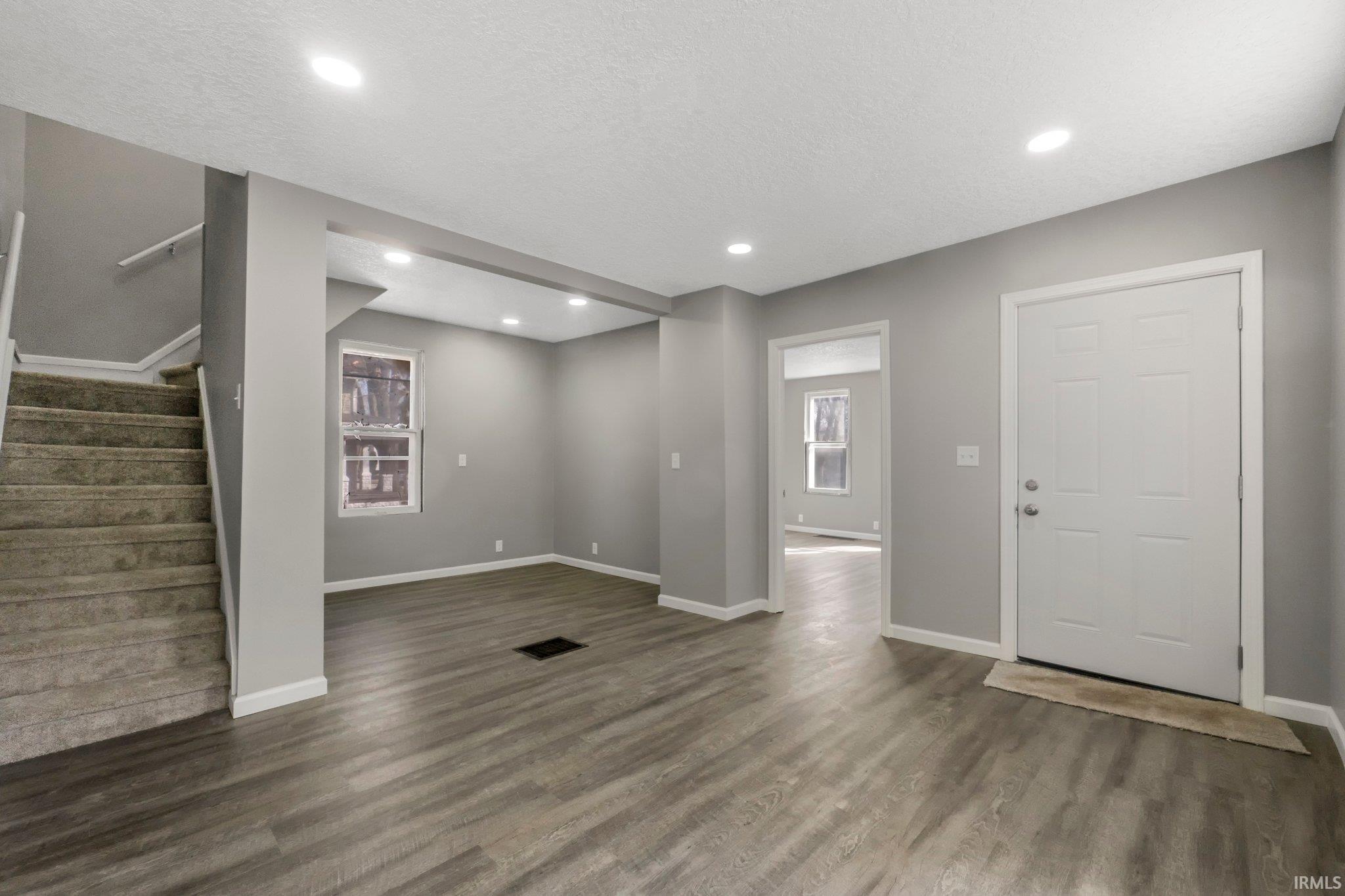 Photo 5 of 607 Riverside Avenue