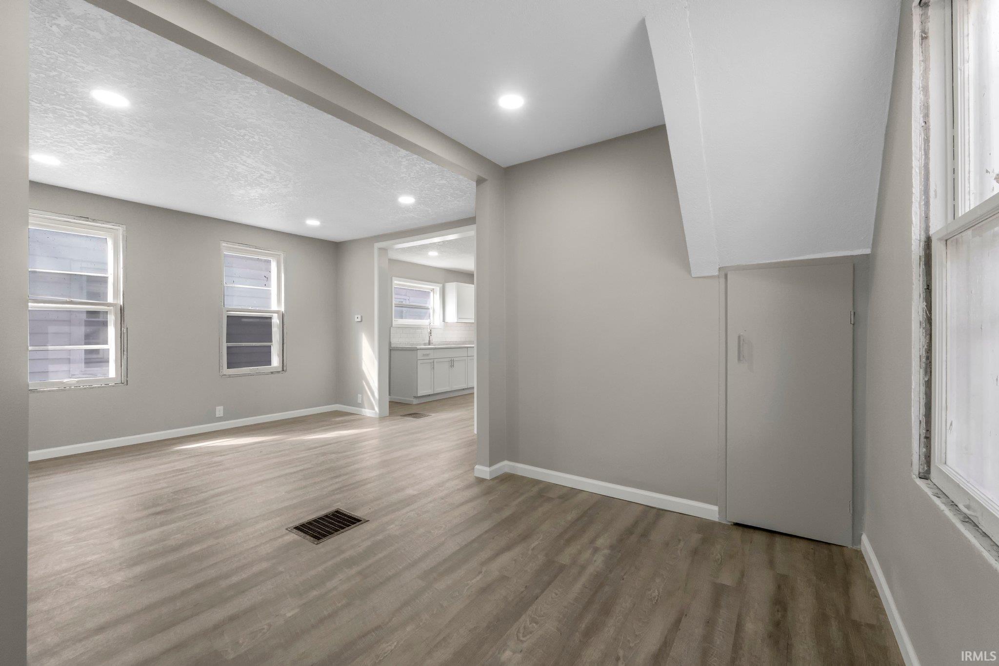 Photo 7 of 607 Riverside Avenue