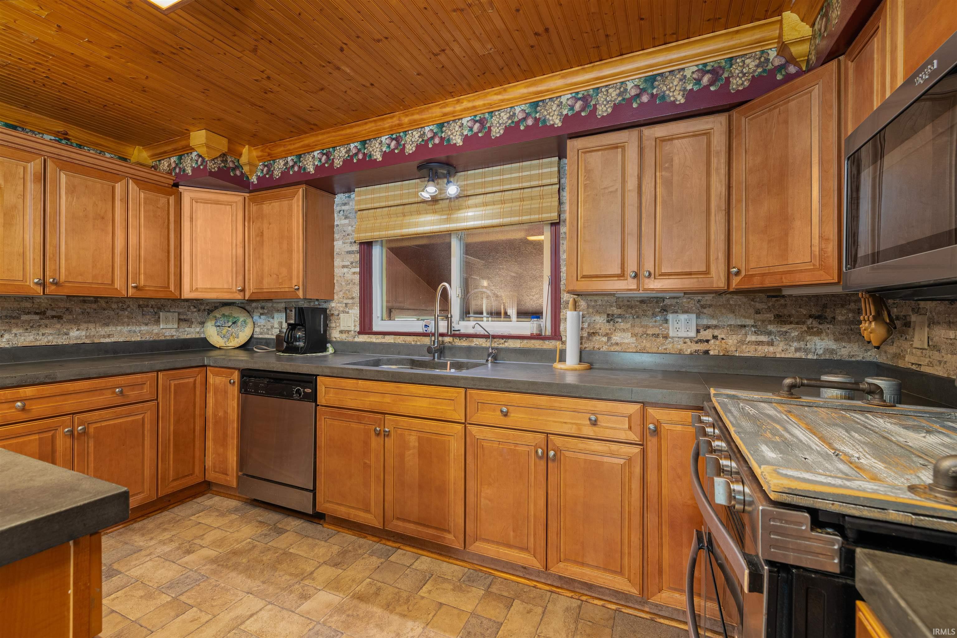 Photo 11 of 5639 Catalpa Lane