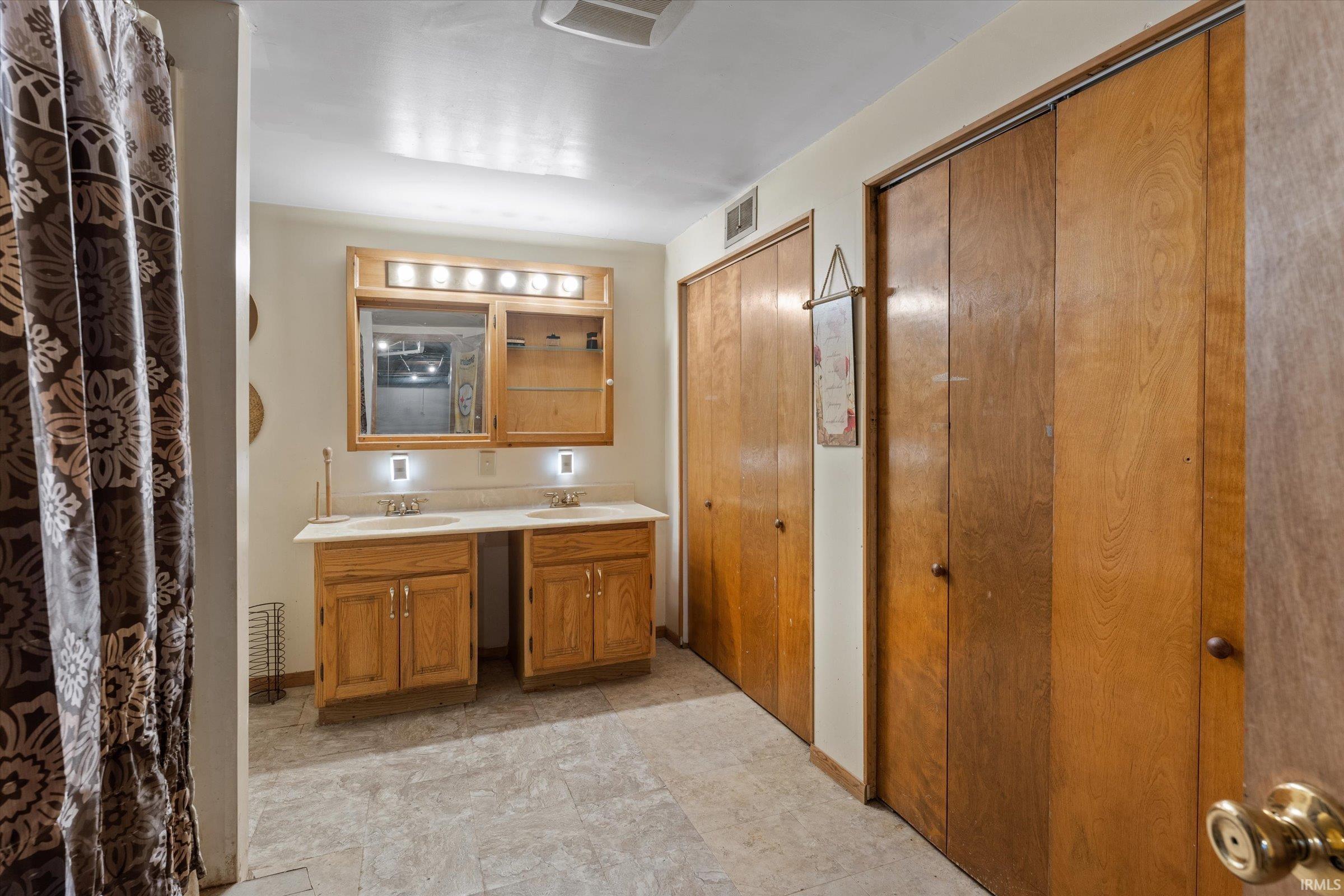 Photo 19 of 932 Markle Avenue