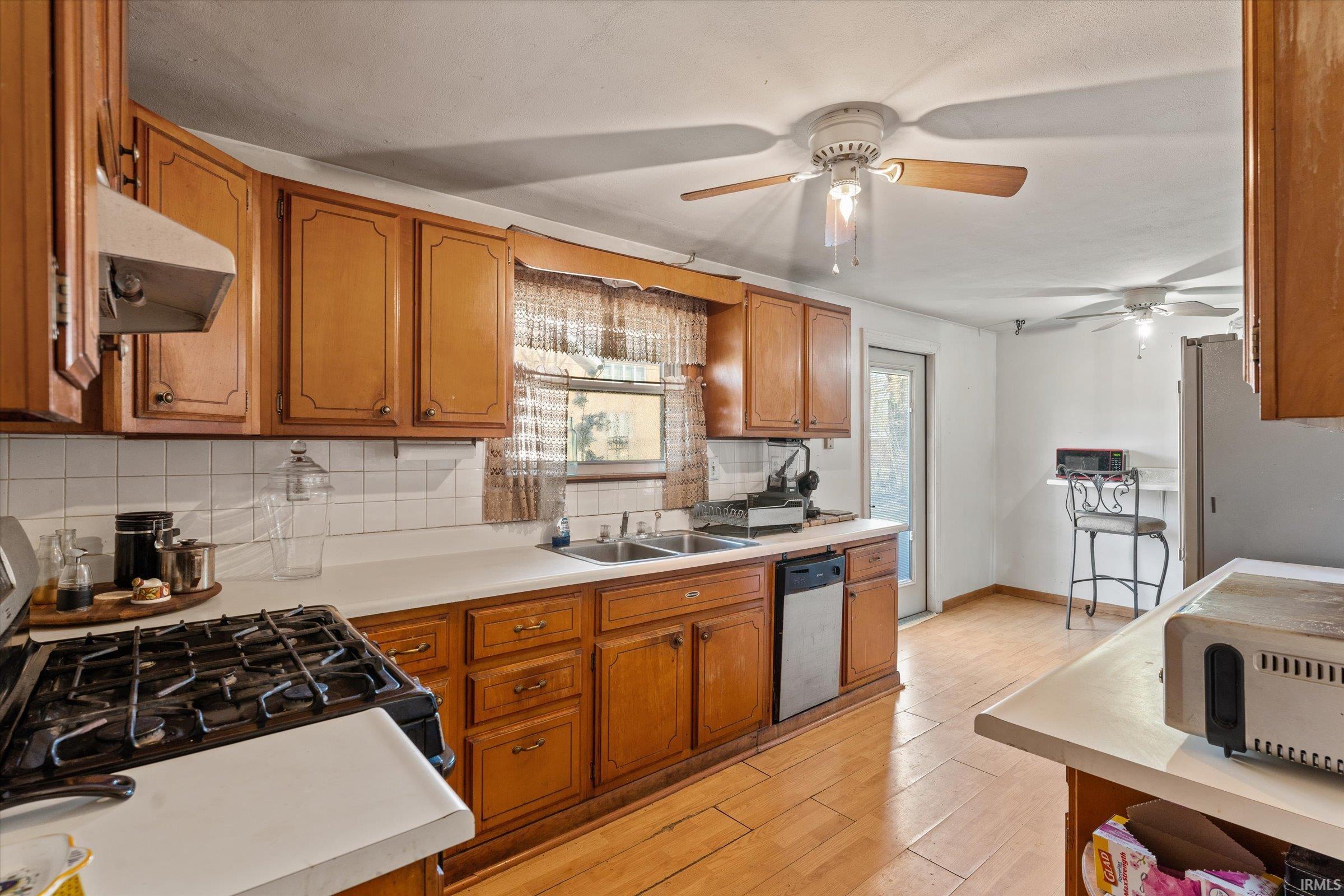 Photo 6 of 932 Markle Avenue