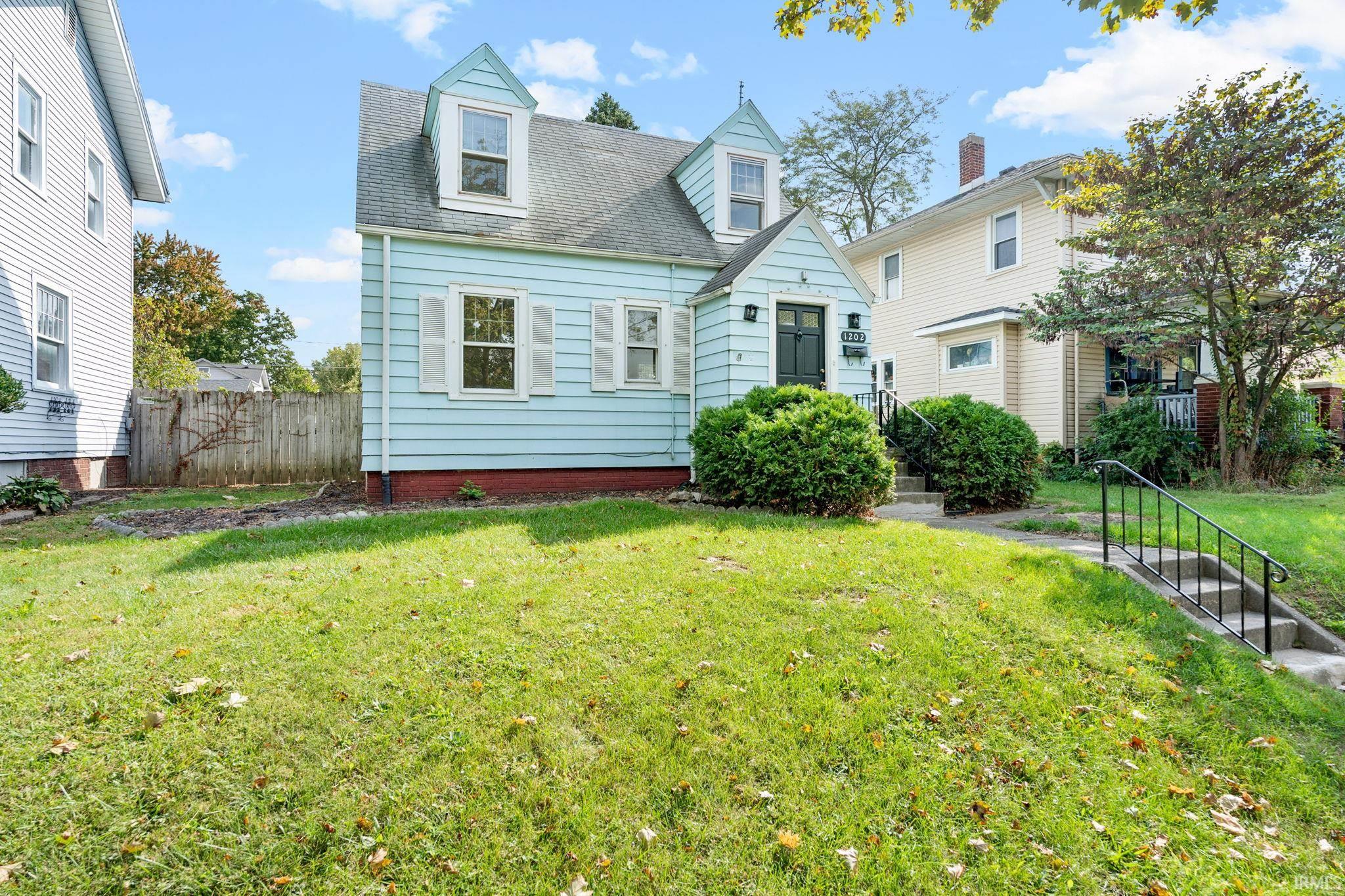 Photo 1 of 1202 N Anthony Boulevard
