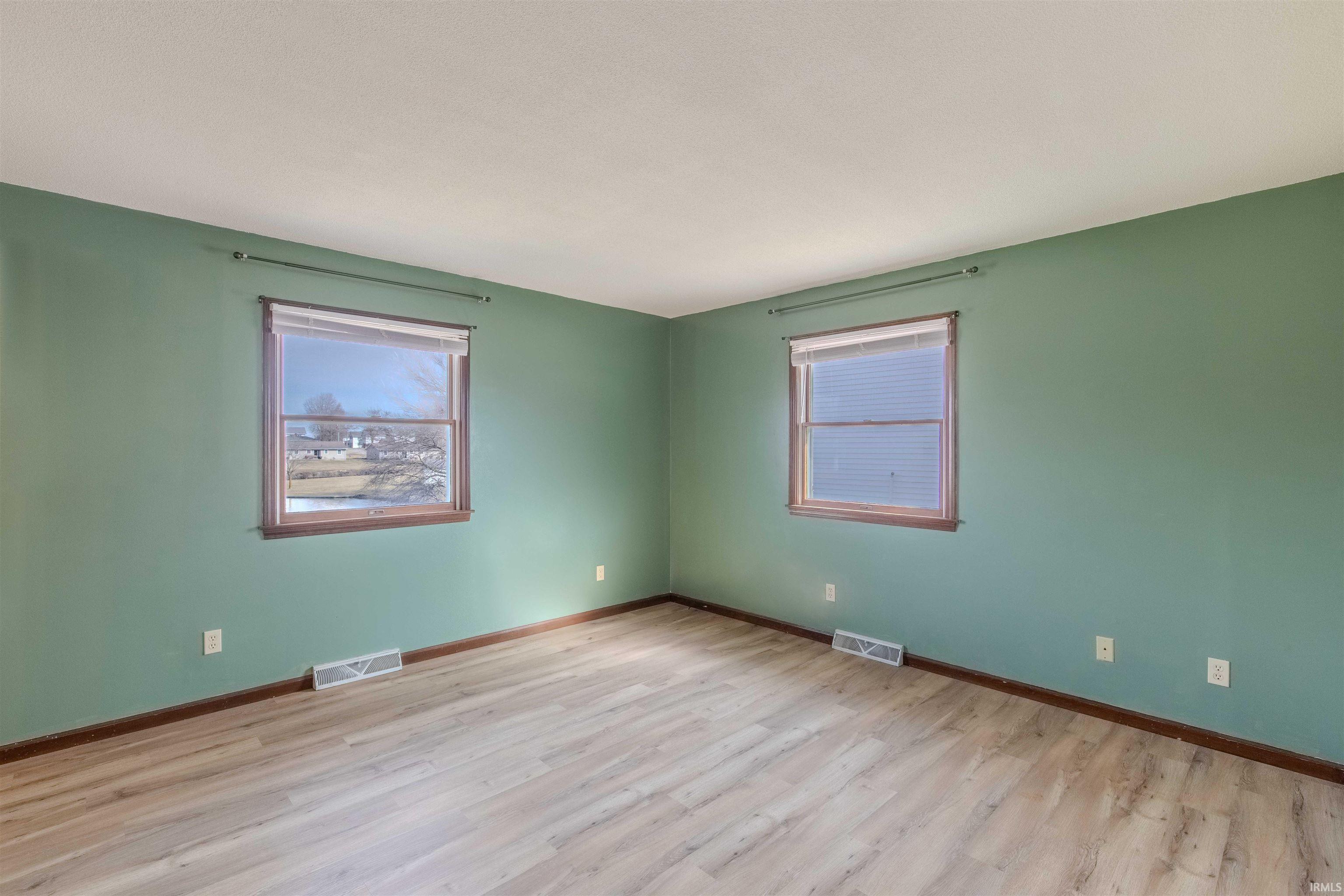 Photo 19 of 410 E Davis Street