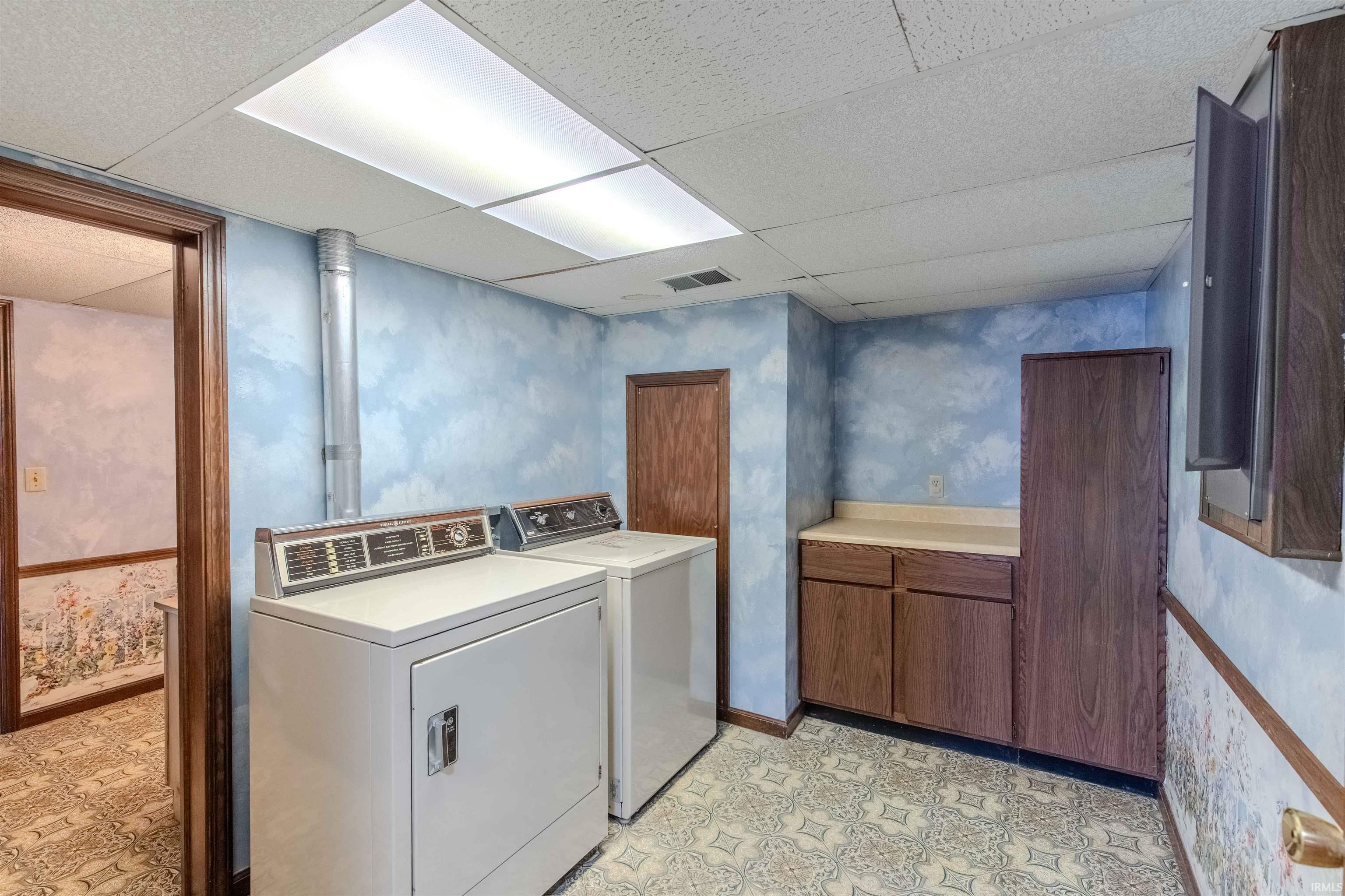 Photo 33 of 410 E Davis Street