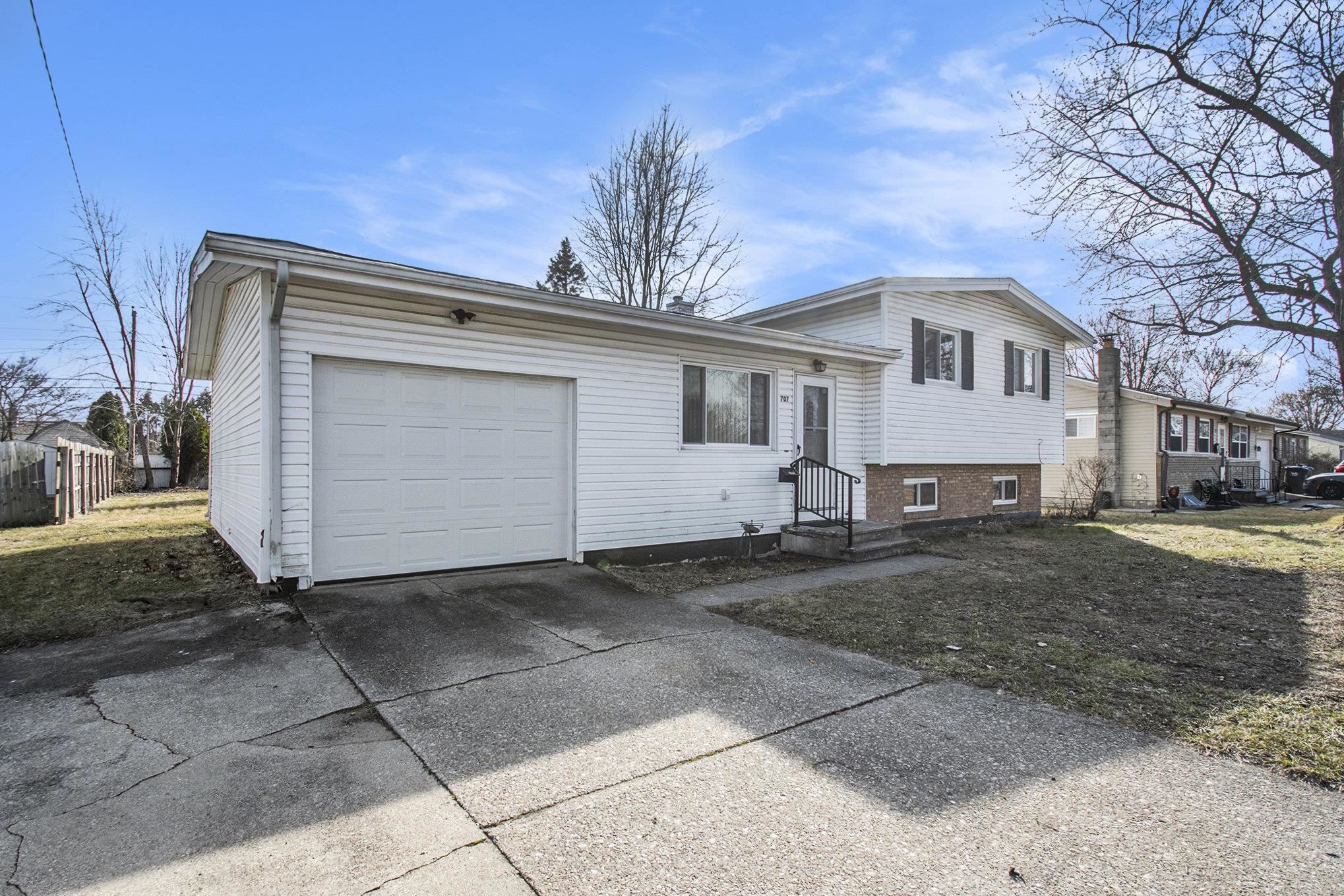 Photo 1 of 707 W Carlton Avenue