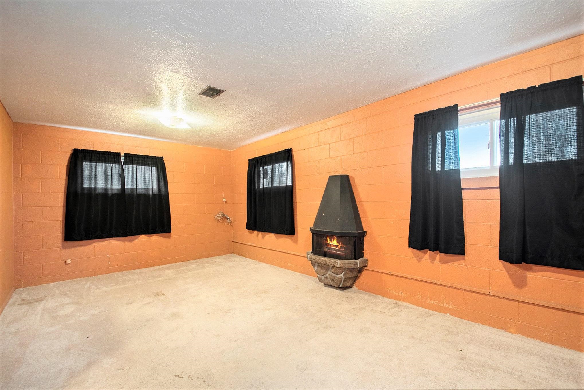 Photo 11 of 707 W Carlton Avenue