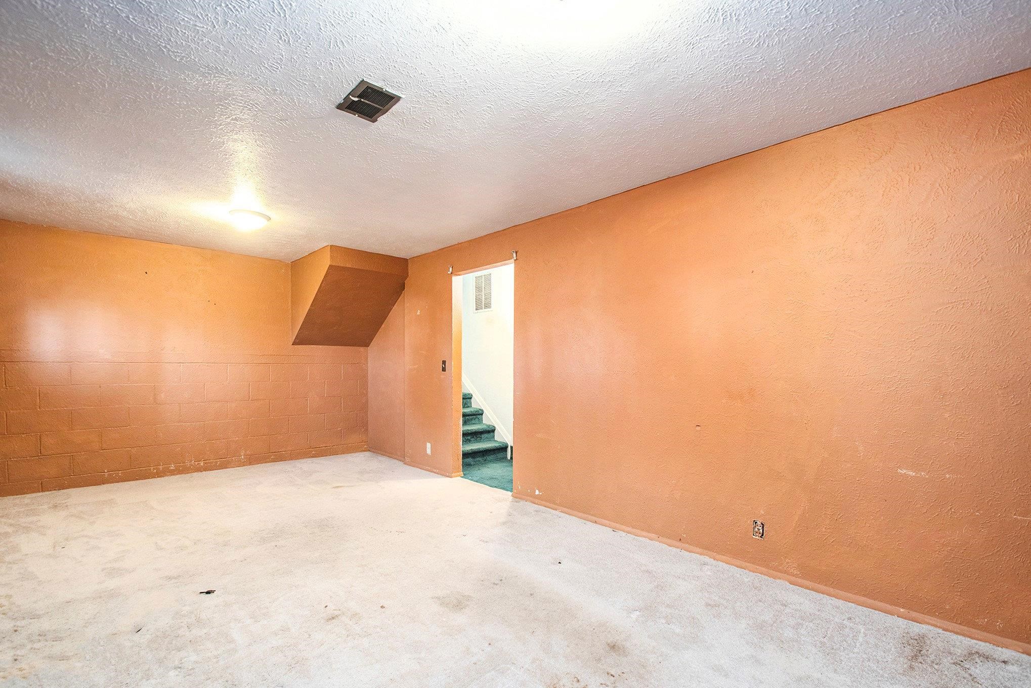 Photo 12 of 707 W Carlton Avenue