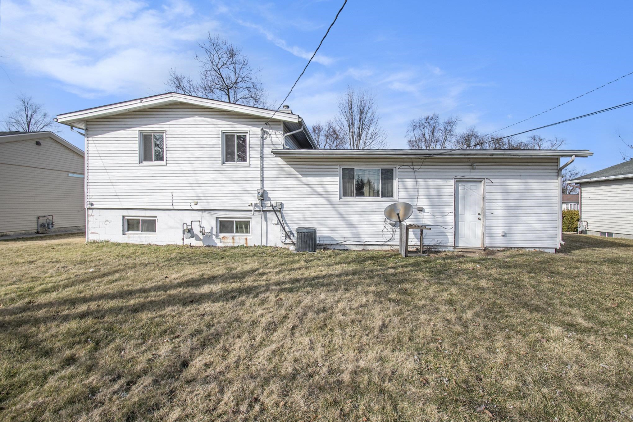 Photo 13 of 707 W Carlton Avenue