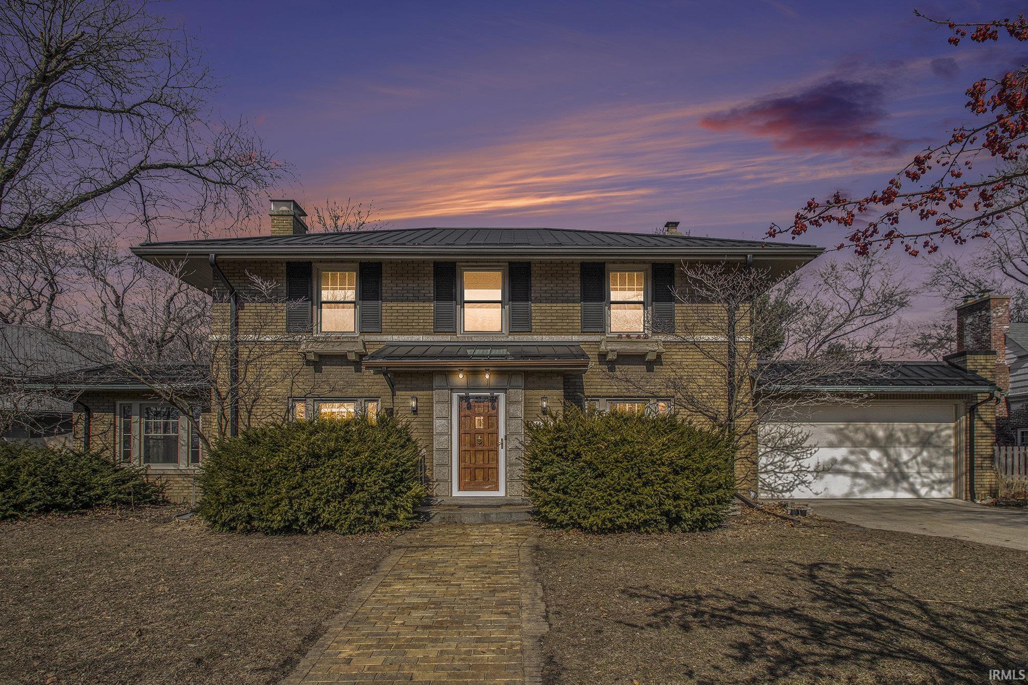 Photo 0 of 613 N Riverside Drive