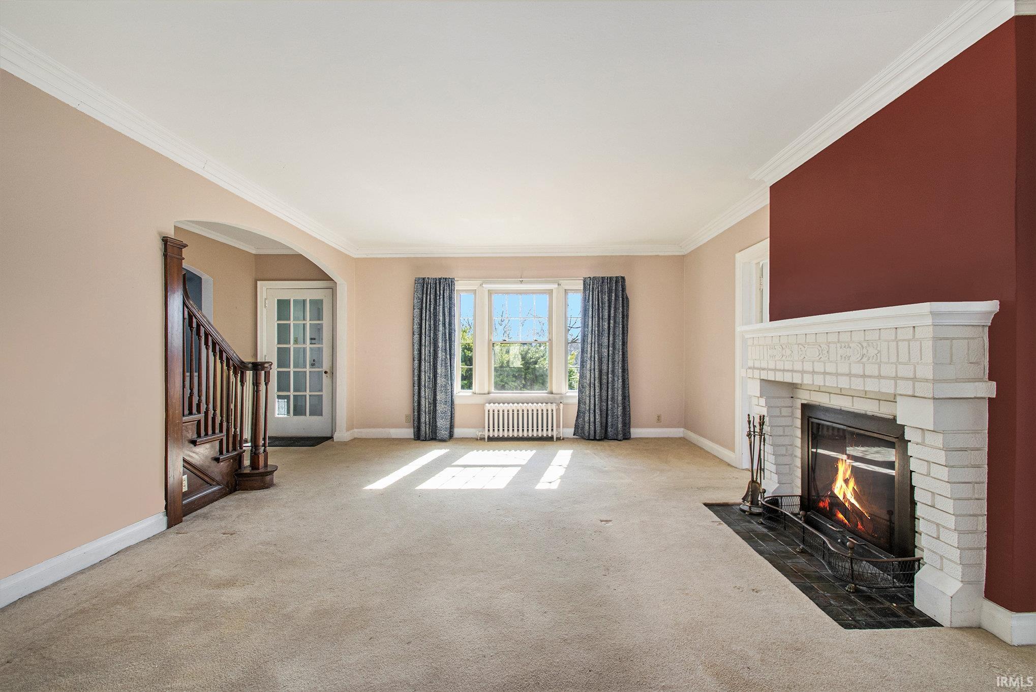 Photo 4 of 613 N Riverside Drive