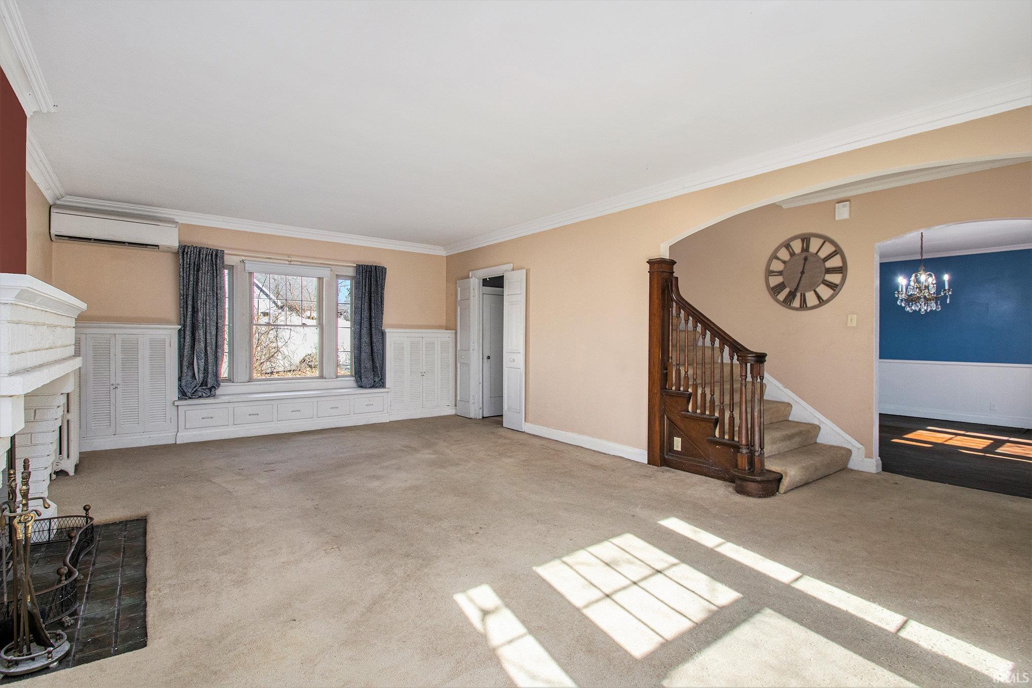 Photo 6 of 613 N Riverside Drive