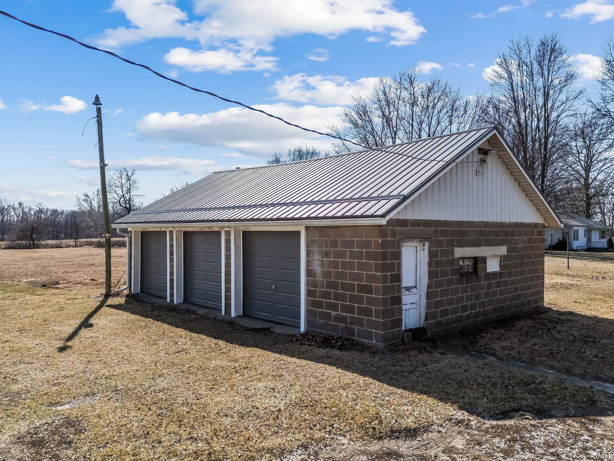 Photo 4 of 1103 1/2 E State Road 114