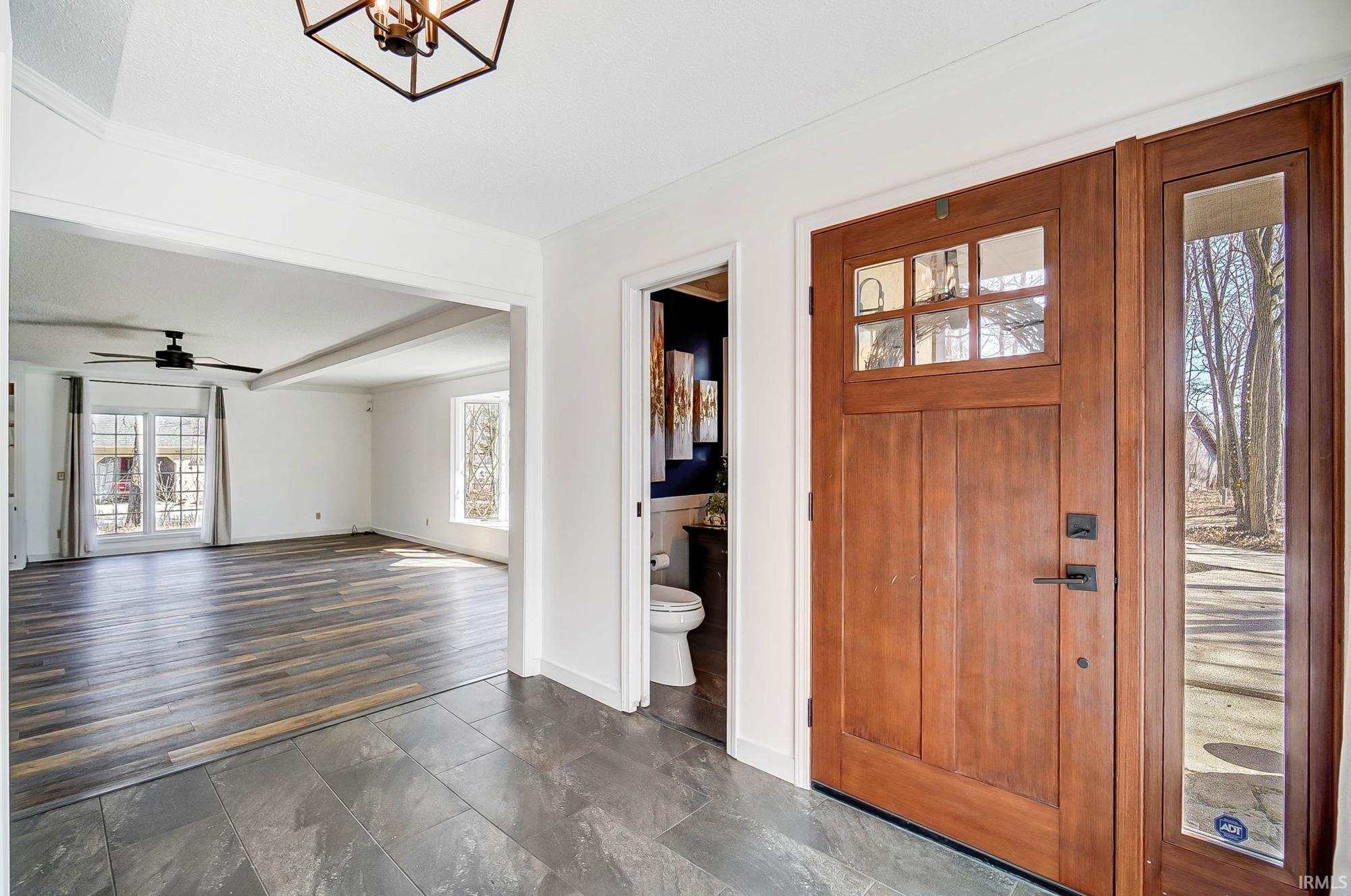Photo 3 of 704 Oaktree Court